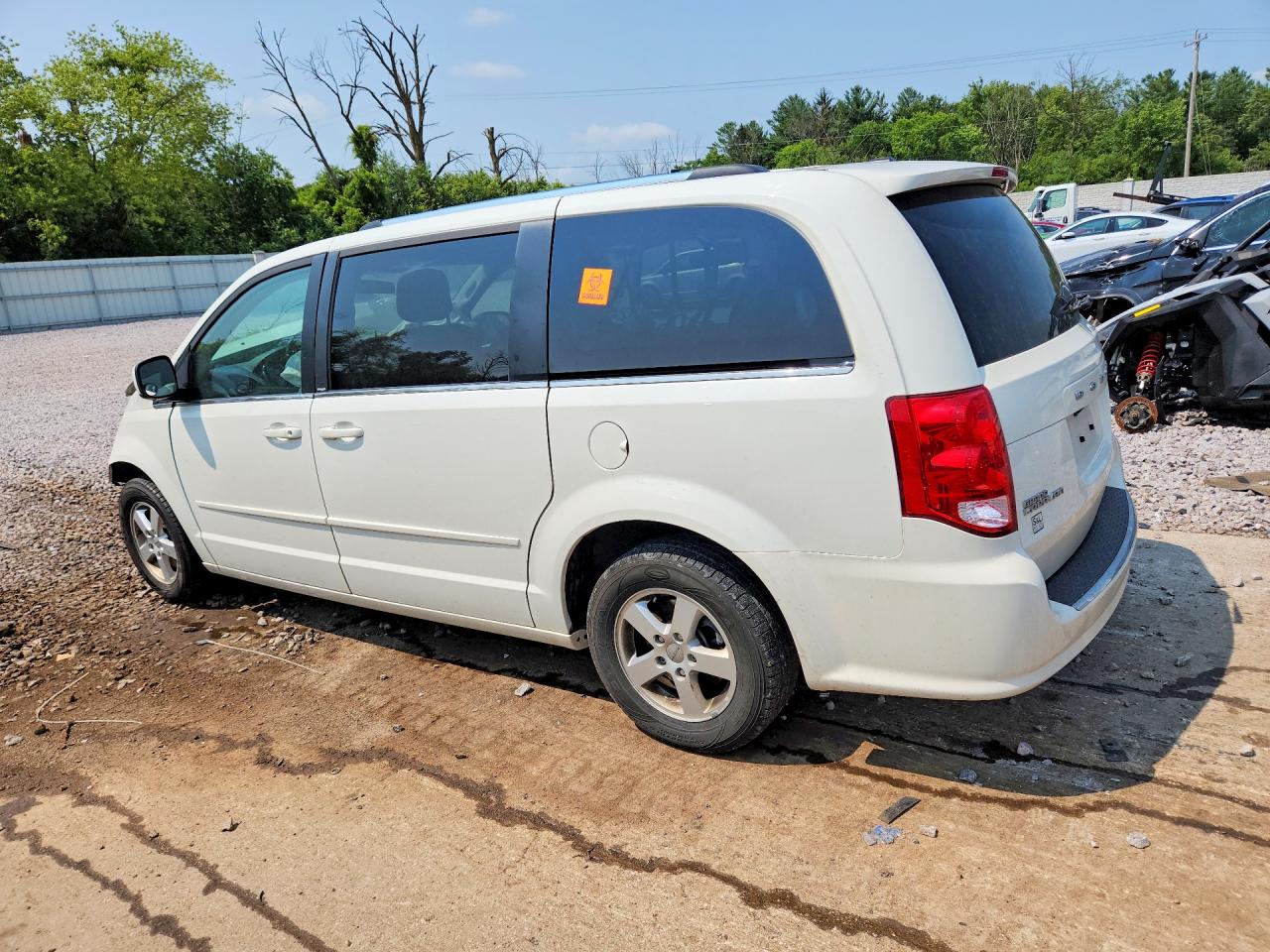 2011 Dodge Grand Caravan Crew White vin: 2D4RN5DG6BR643896