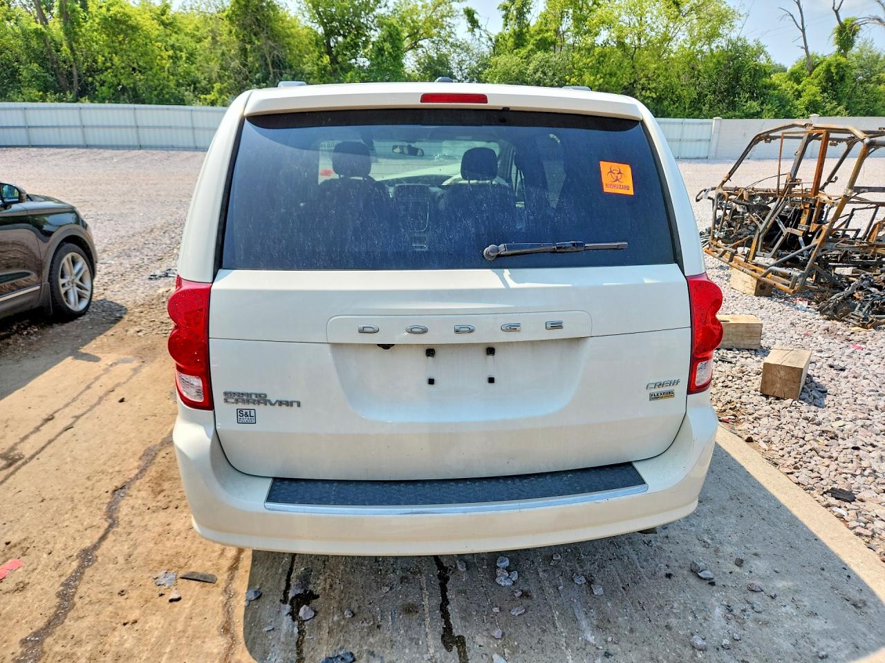 2011 Dodge Grand Caravan Crew White vin: 2D4RN5DG6BR643896