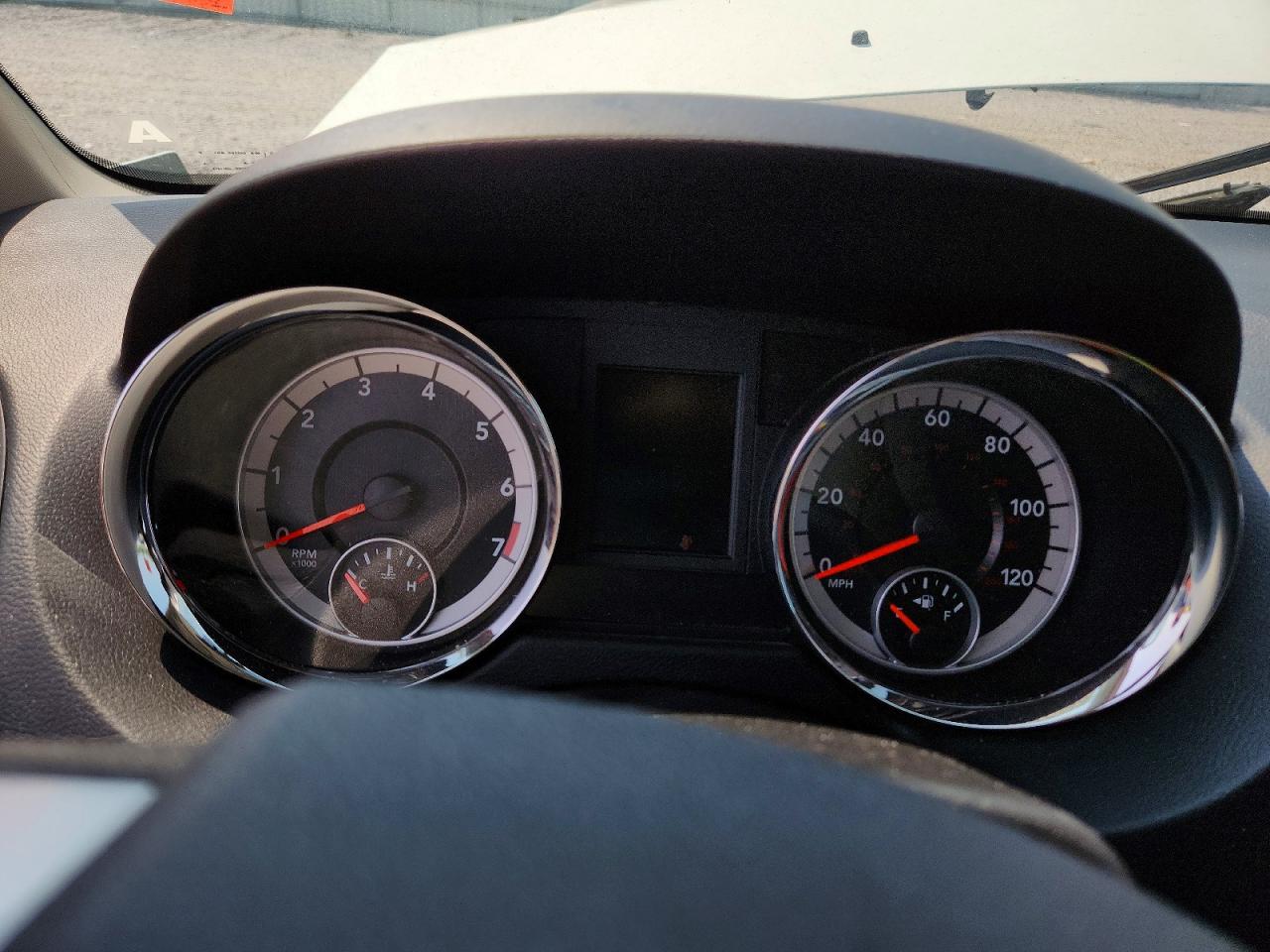 2011 Dodge Grand Caravan Crew White vin: 2D4RN5DG6BR643896