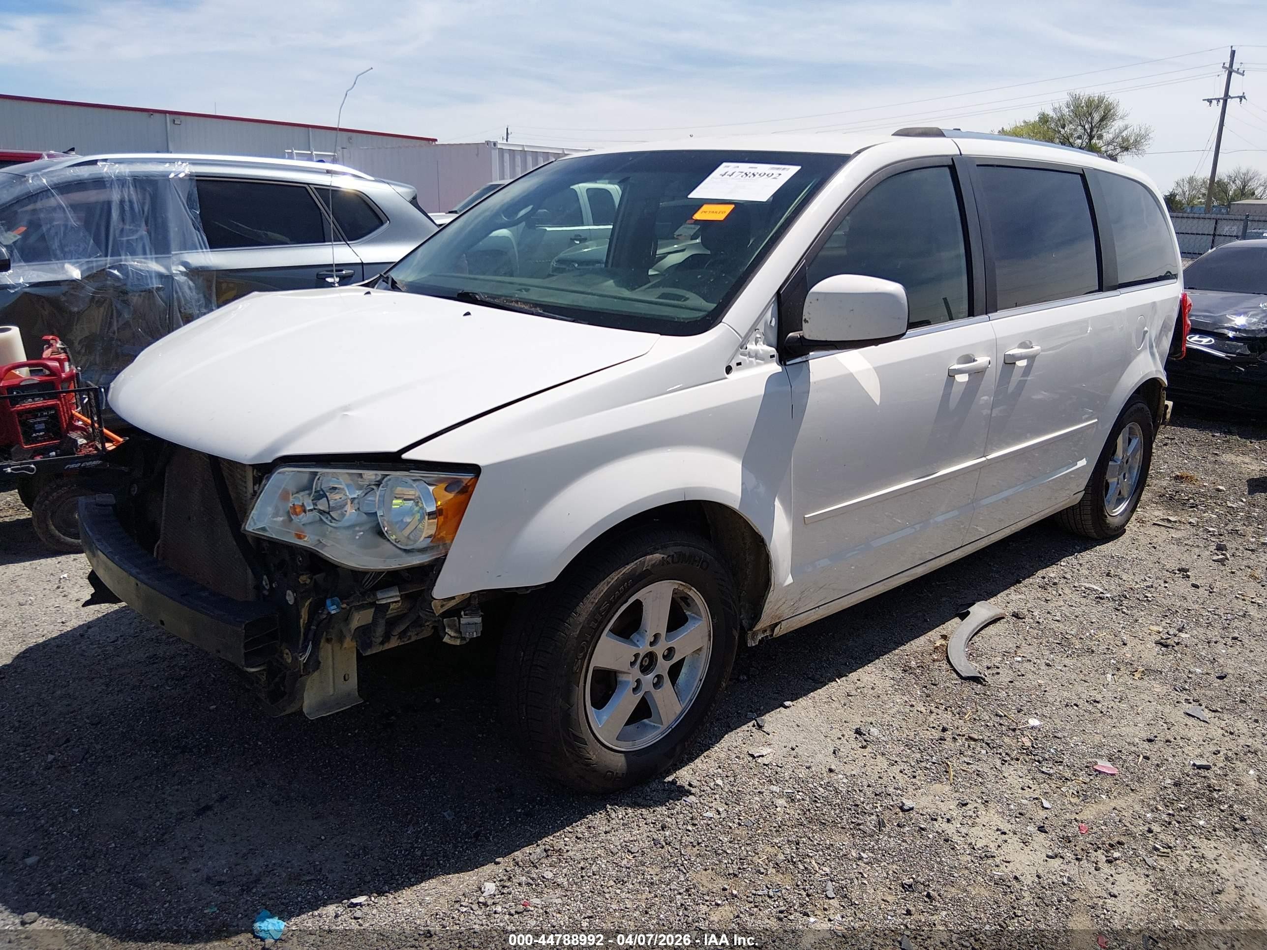 2011 Dodge Grand Caravan Crew White vin: 2D4RN5DG6BR656986