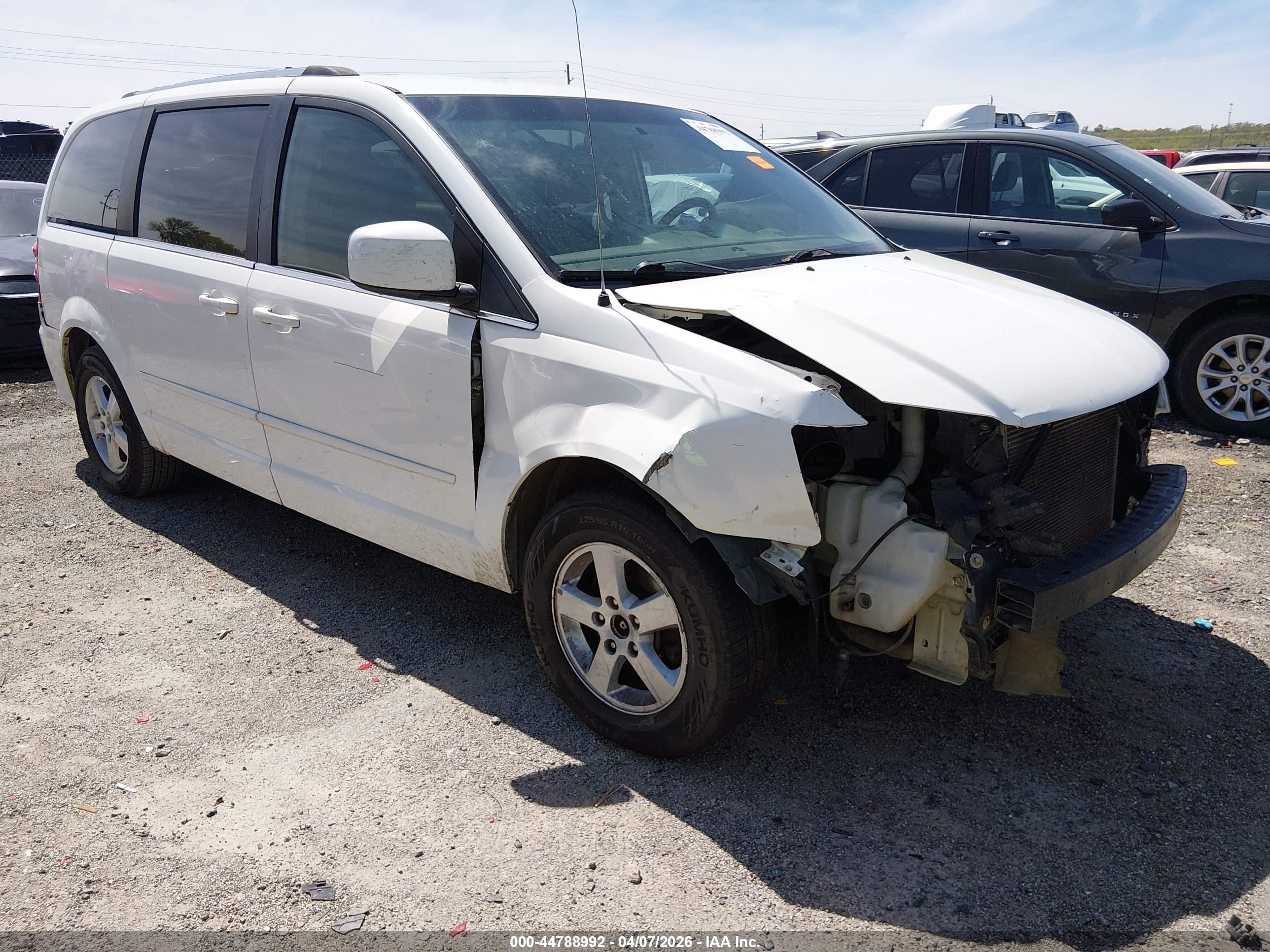 2011 Dodge Grand Caravan Crew White vin: 2D4RN5DG6BR656986