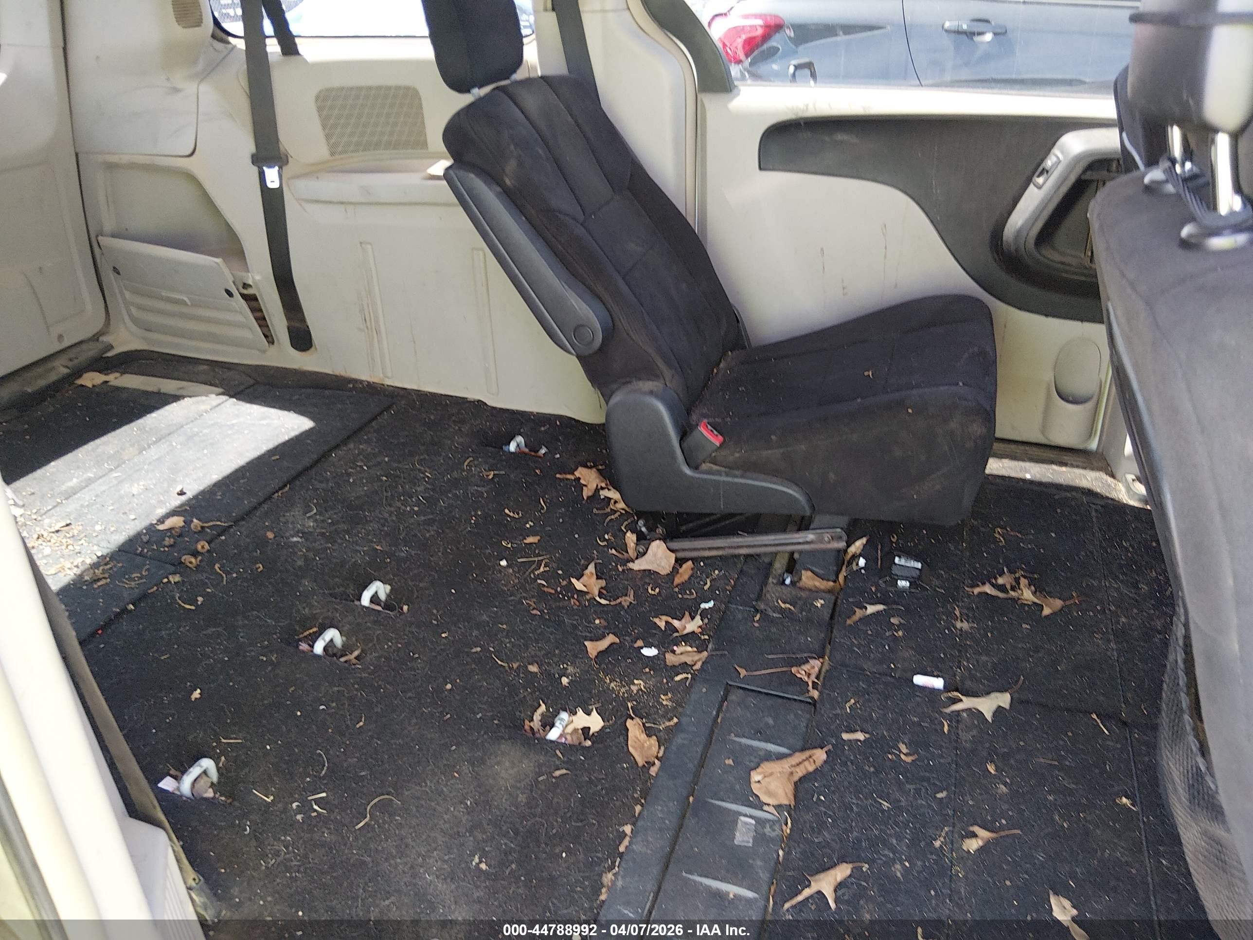 2011 Dodge Grand Caravan Crew White vin: 2D4RN5DG6BR656986
