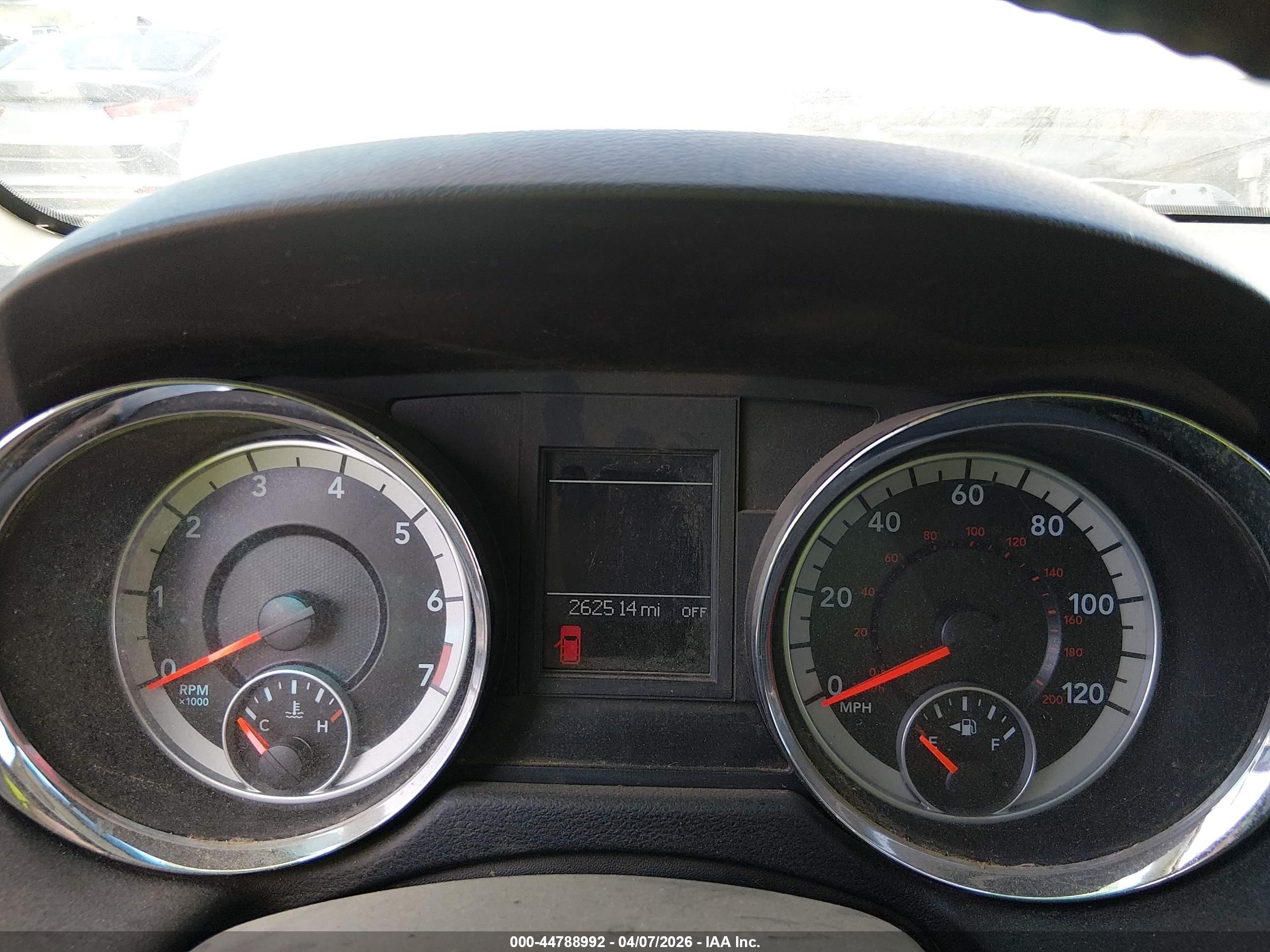 2011 Dodge Grand Caravan Crew White vin: 2D4RN5DG6BR656986