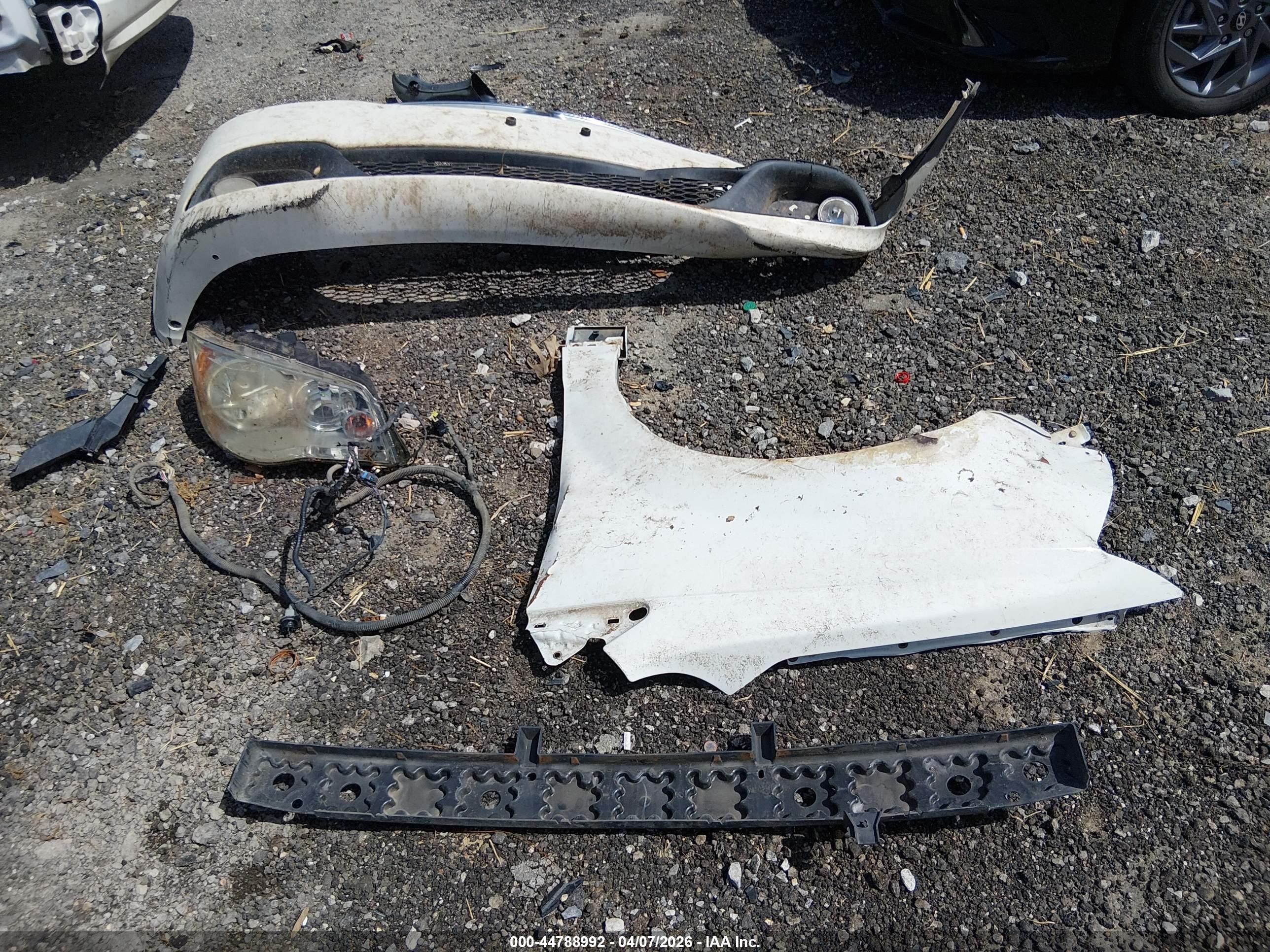 2011 Dodge Grand Caravan Crew White vin: 2D4RN5DG6BR656986