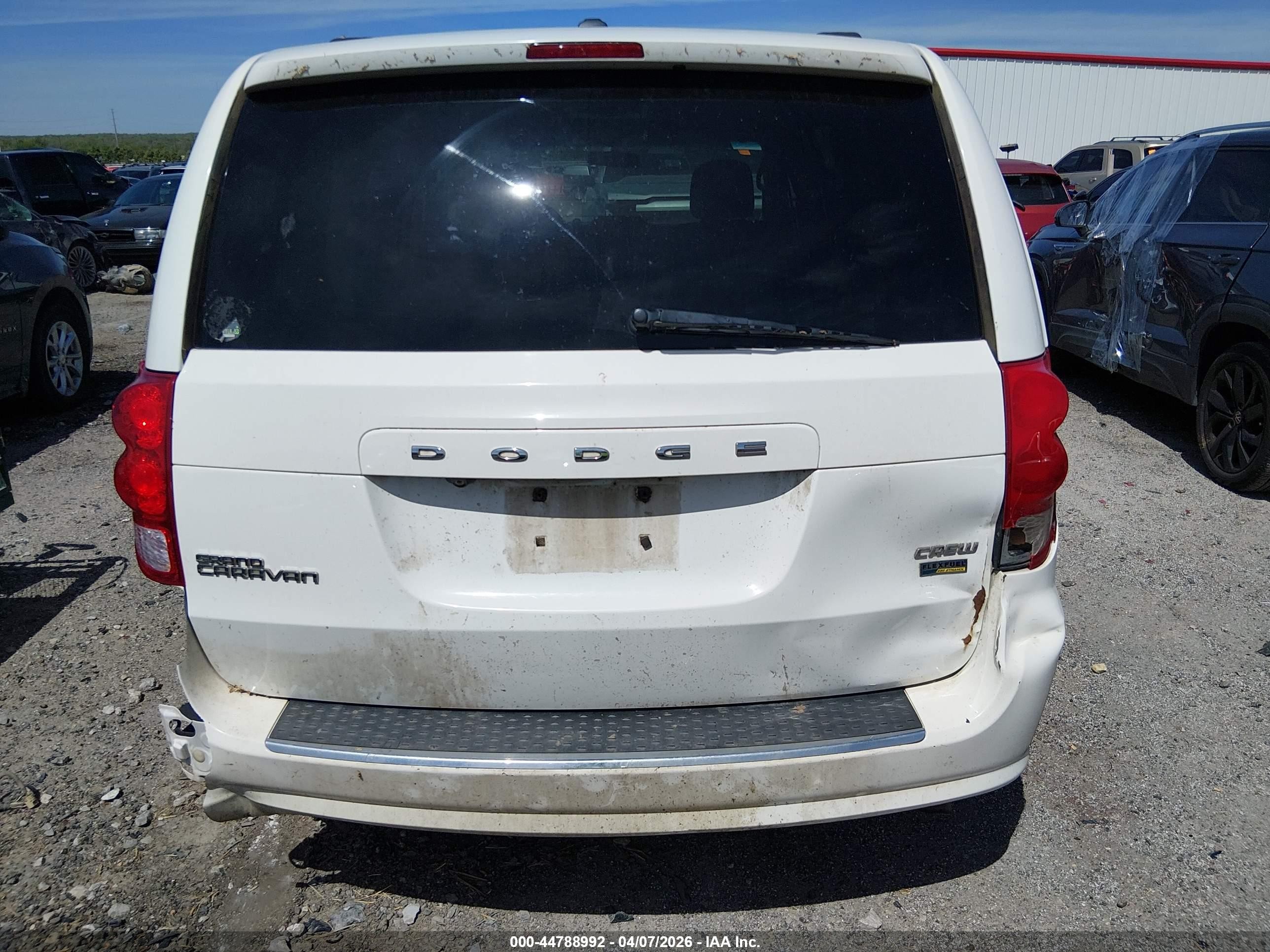 2011 Dodge Grand Caravan Crew White vin: 2D4RN5DG6BR656986