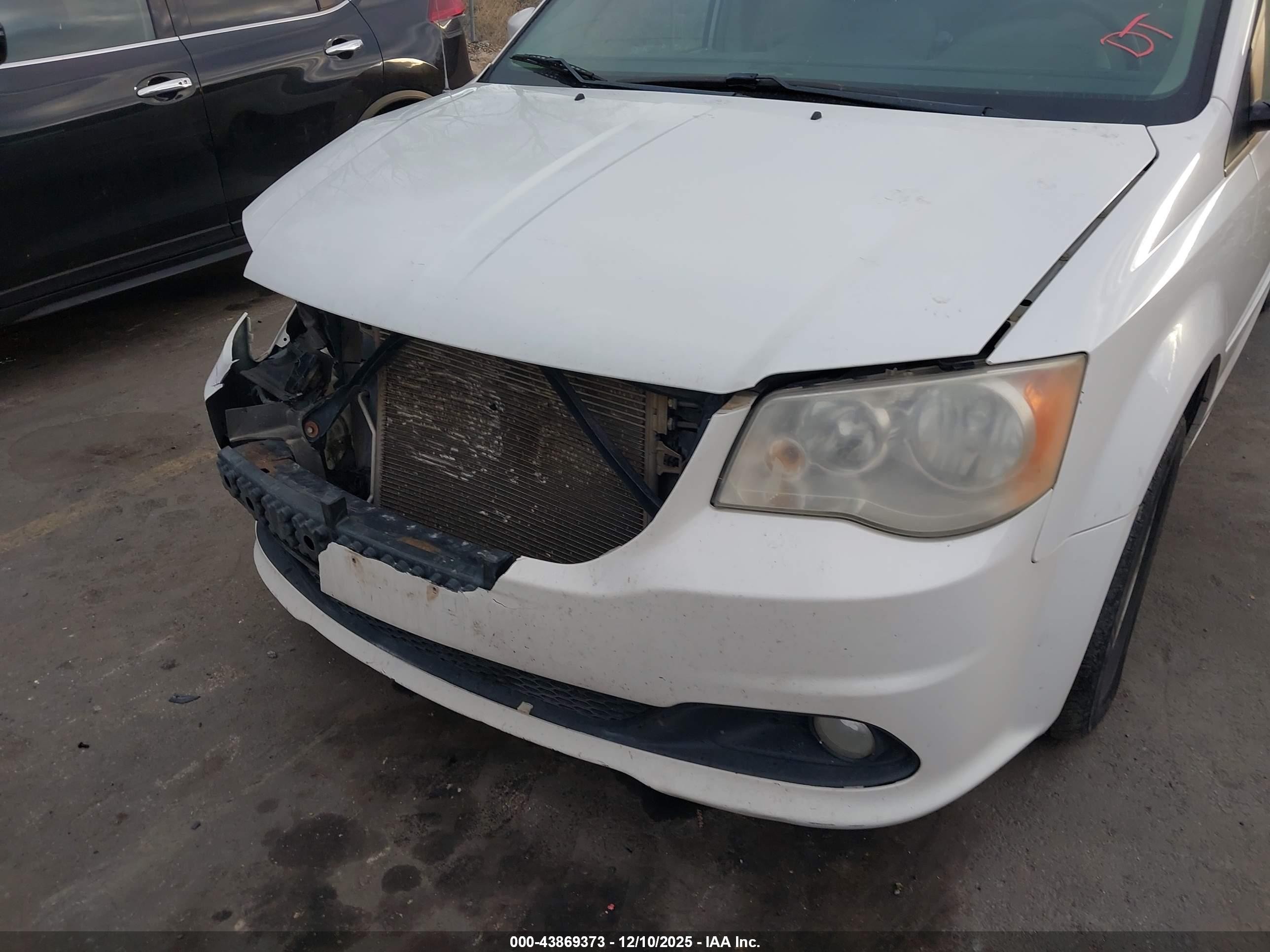 2011 Dodge Grand Caravan Crew White vin: 2D4RN5DG6BR750981