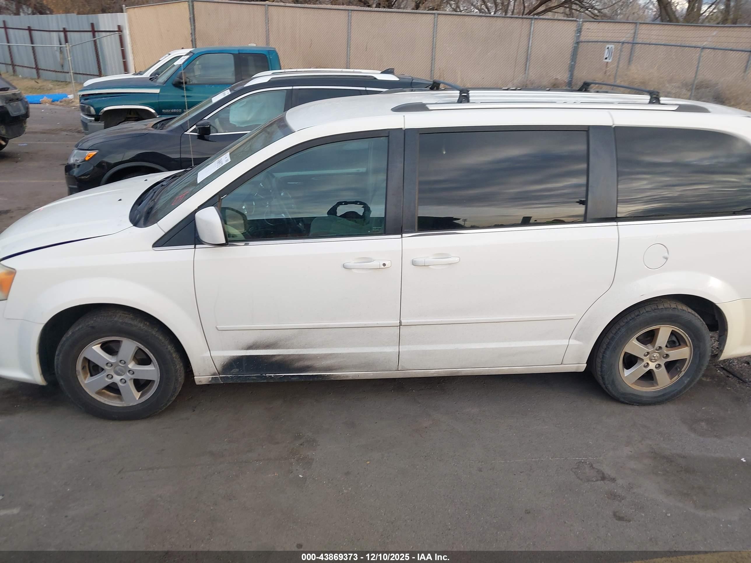2011 Dodge Grand Caravan Crew White vin: 2D4RN5DG6BR750981