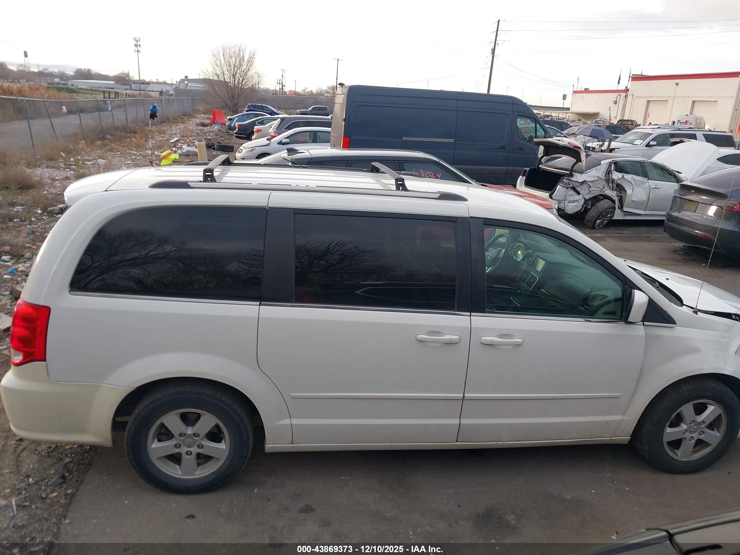 2011 Dodge Grand Caravan Crew White vin: 2D4RN5DG6BR750981