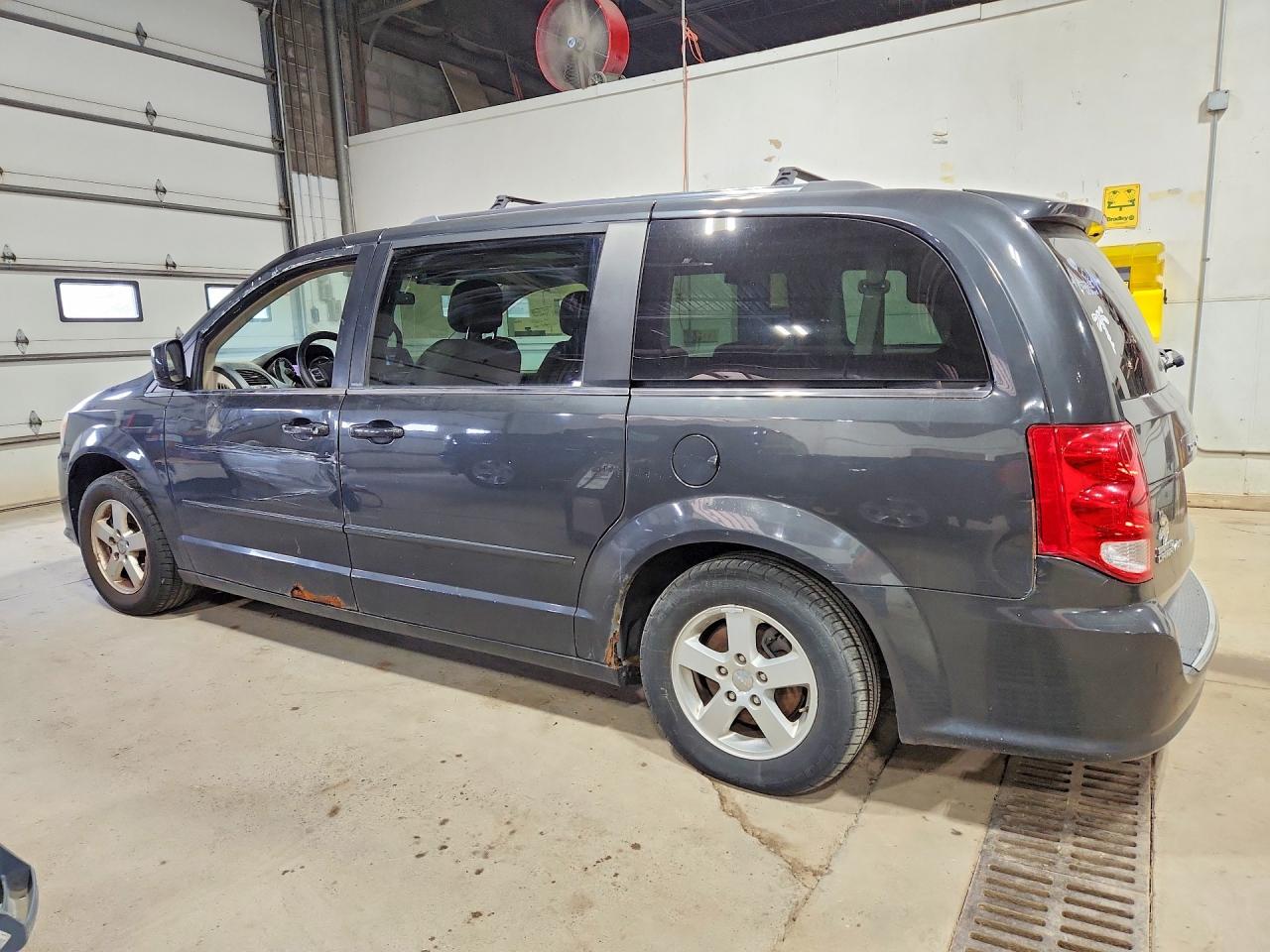 2011 Dodge Cara Grand Gray vin: 2D4RN5DG6BR754867
