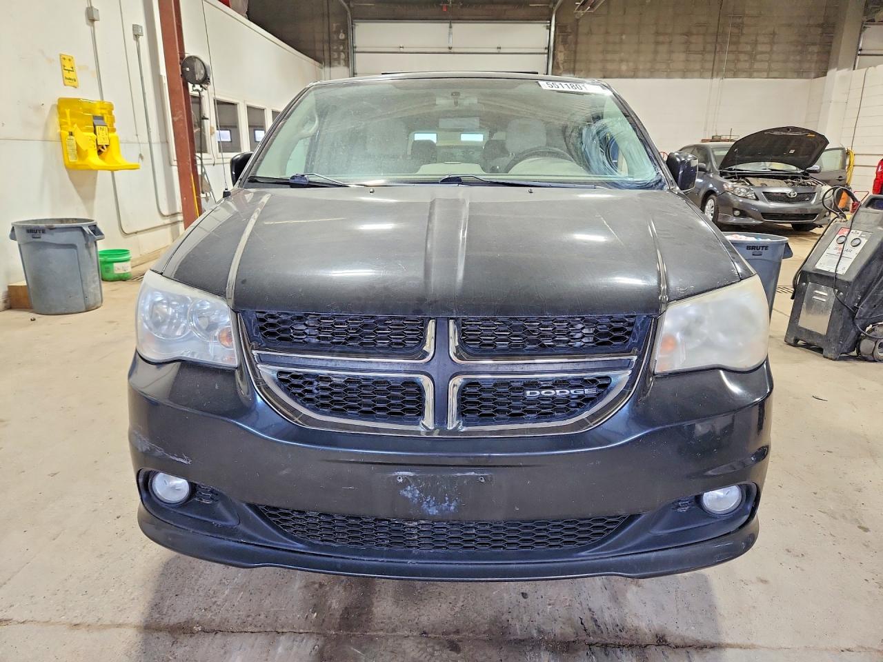 2011 Dodge Cara Grand Gray vin: 2D4RN5DG6BR754867