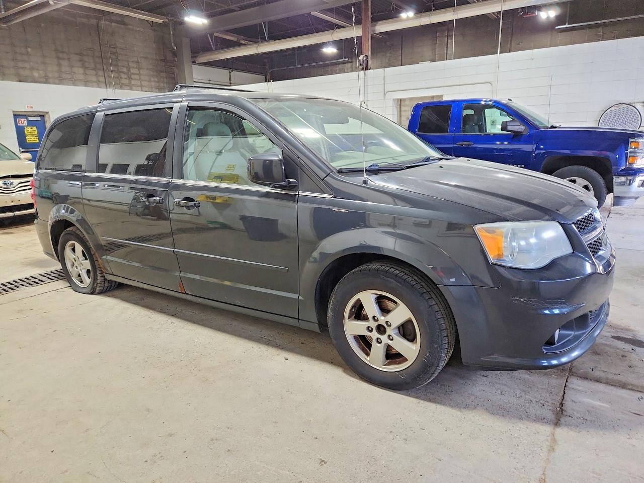 2011 Dodge Cara Grand Gray vin: 2D4RN5DG6BR754867