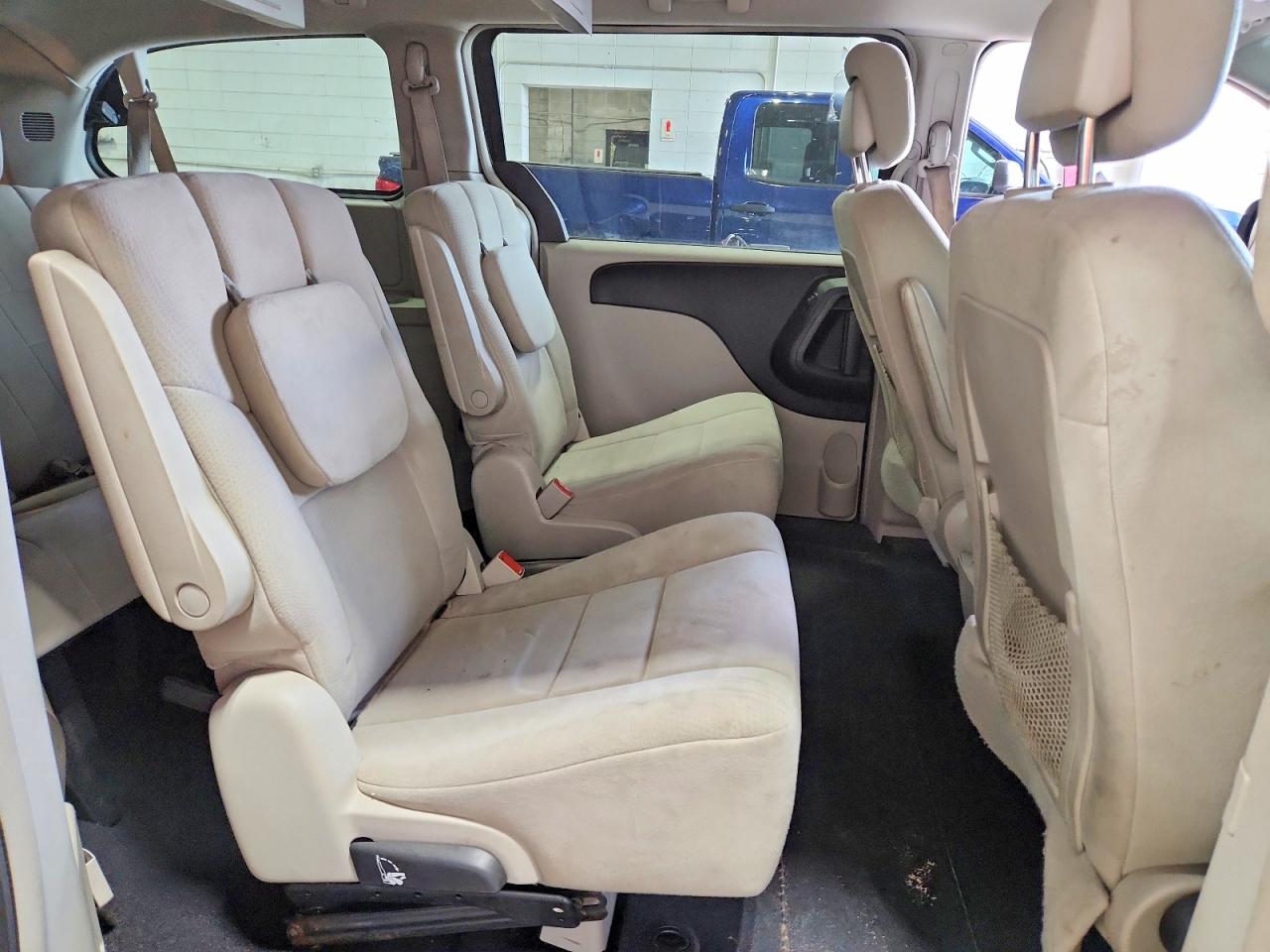 2011 Dodge Cara Grand Gray vin: 2D4RN5DG6BR754867