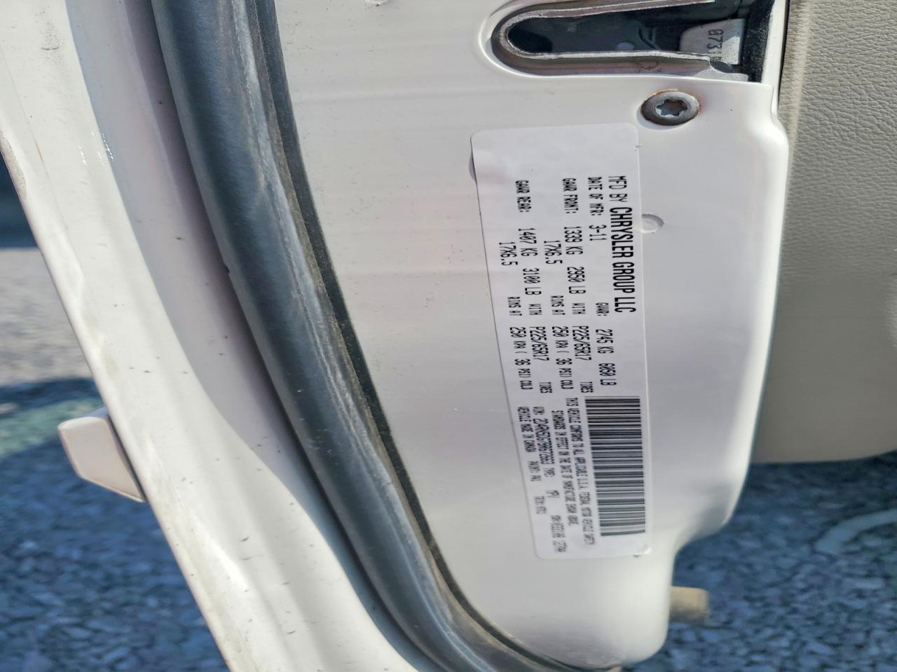2011 Dodge Grand Caravan Crew White vin: 2D4RN5DG7BR672663