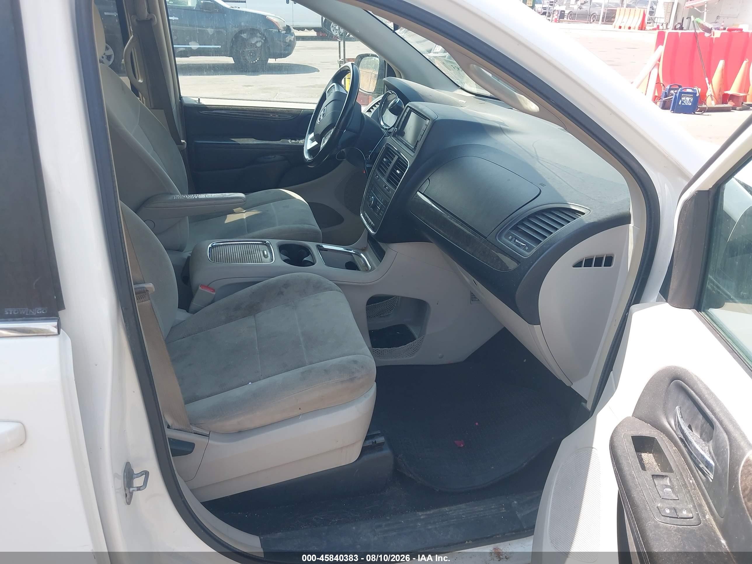 2011 Dodge Grand Caravan Crew White vin: 2D4RN5DG8BR680450