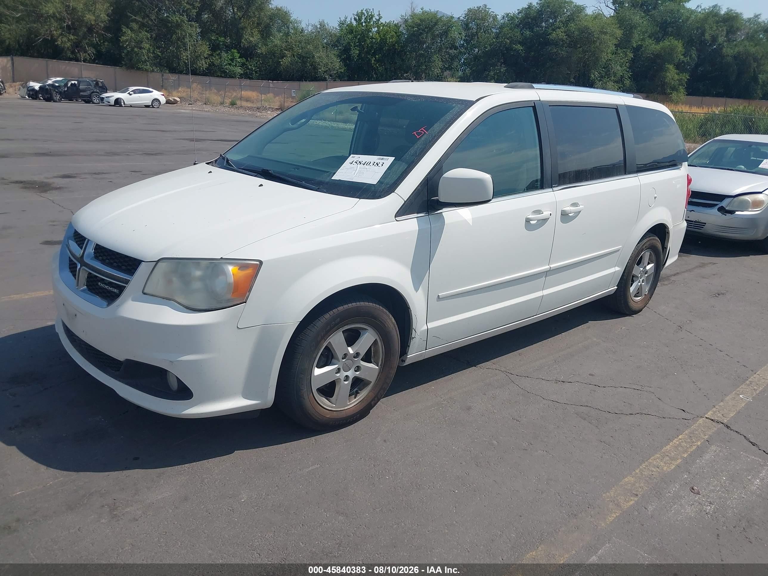 2011 Dodge Grand Caravan Crew White vin: 2D4RN5DG8BR680450
