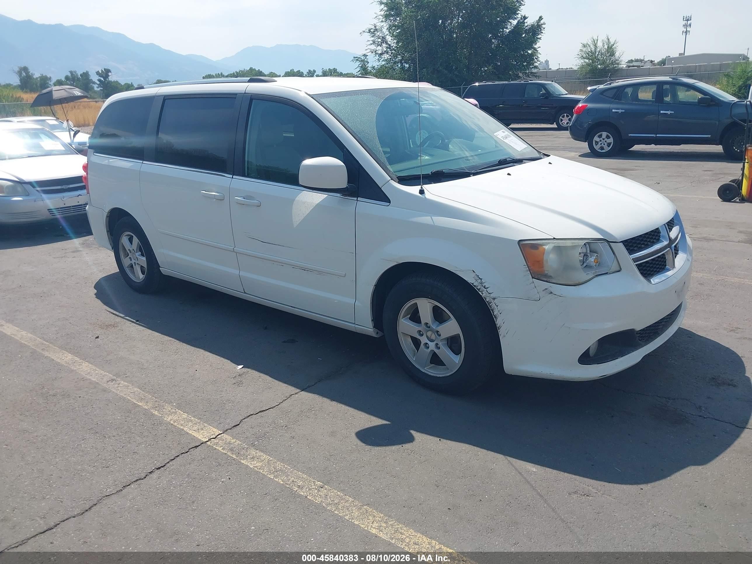 2011 Dodge Grand Caravan Crew White vin: 2D4RN5DG8BR680450