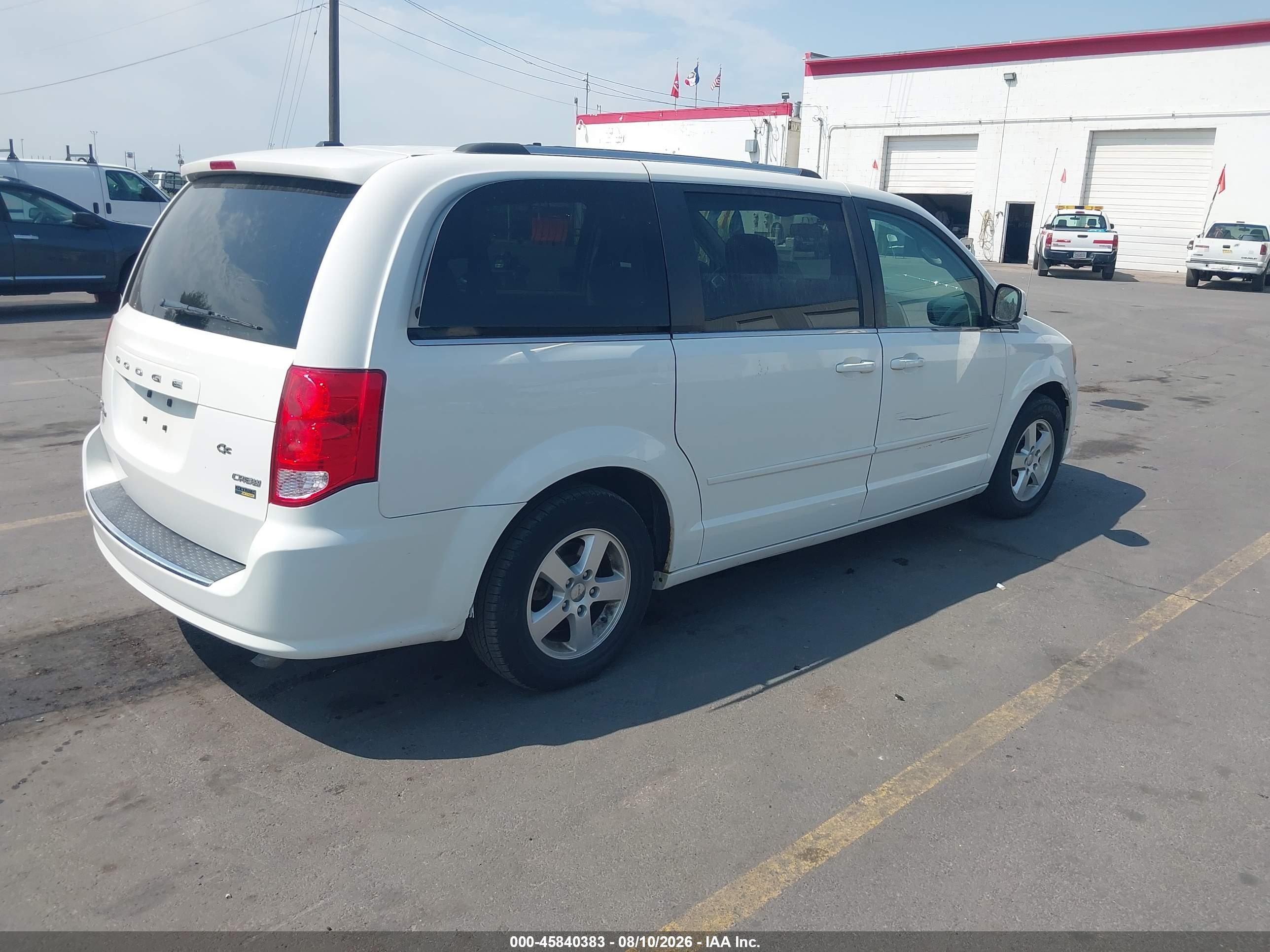 2011 Dodge Grand Caravan Crew White vin: 2D4RN5DG8BR680450