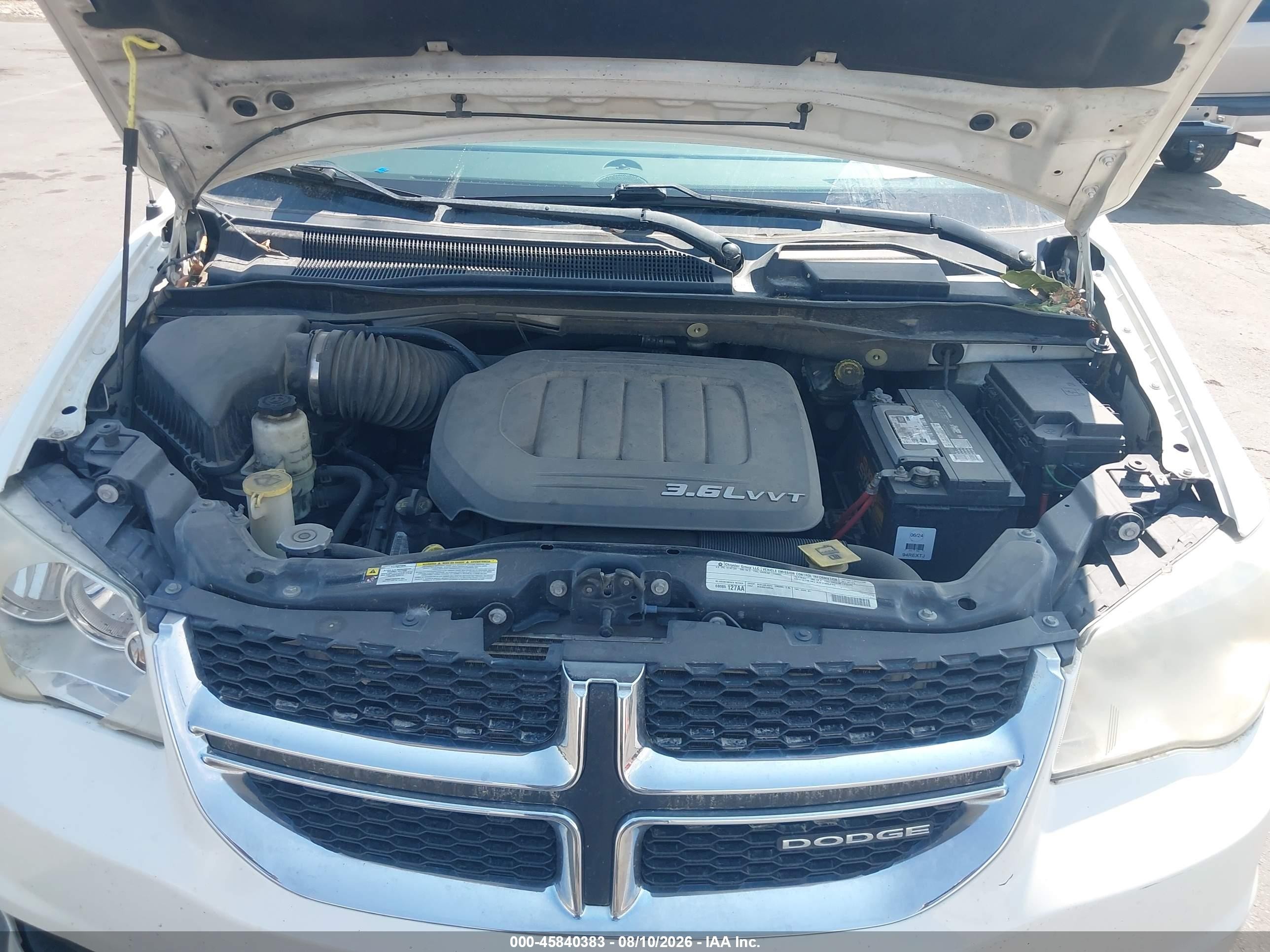 2011 Dodge Grand Caravan Crew White vin: 2D4RN5DG8BR680450