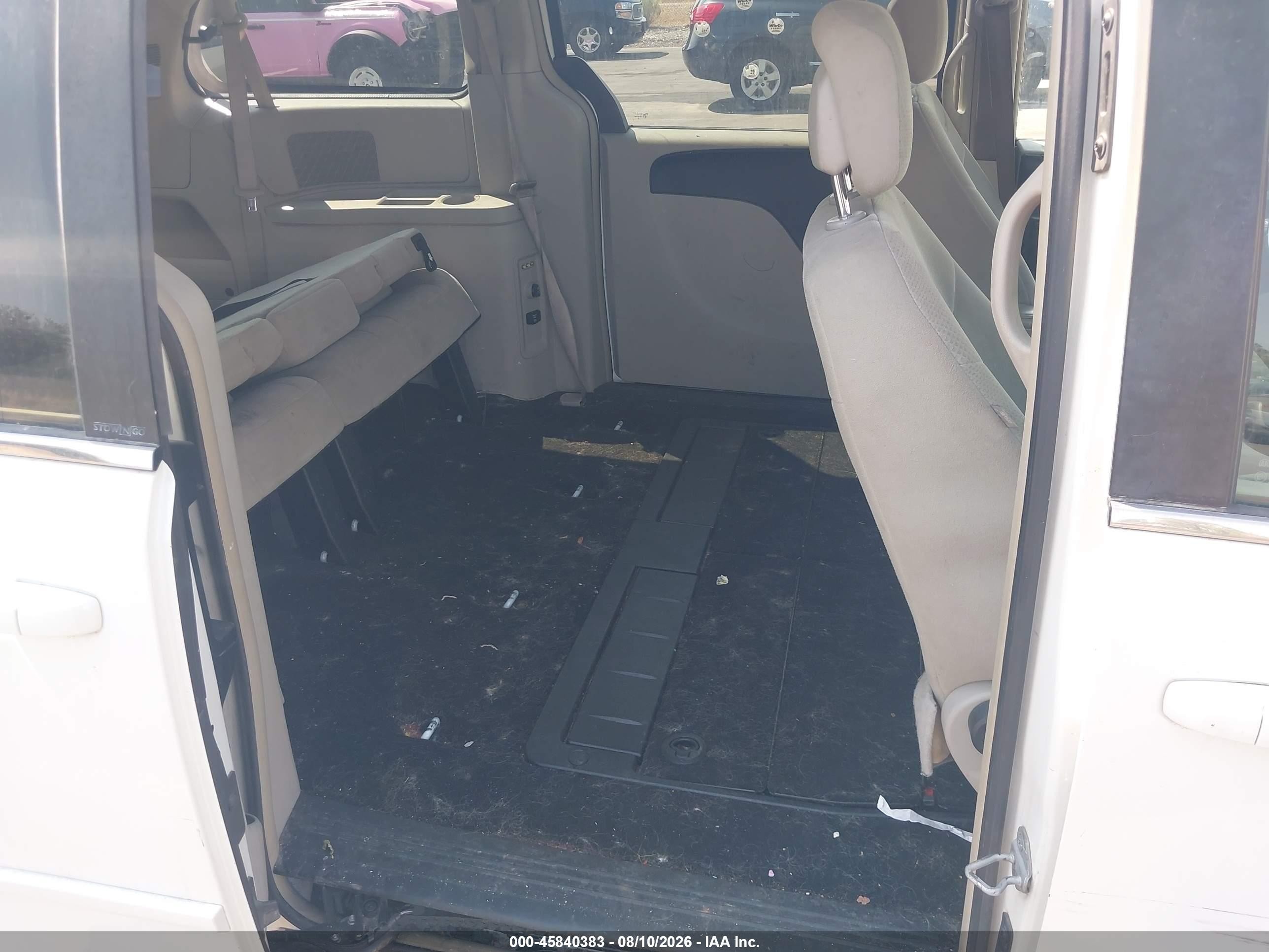 2011 Dodge Grand Caravan Crew White vin: 2D4RN5DG8BR680450