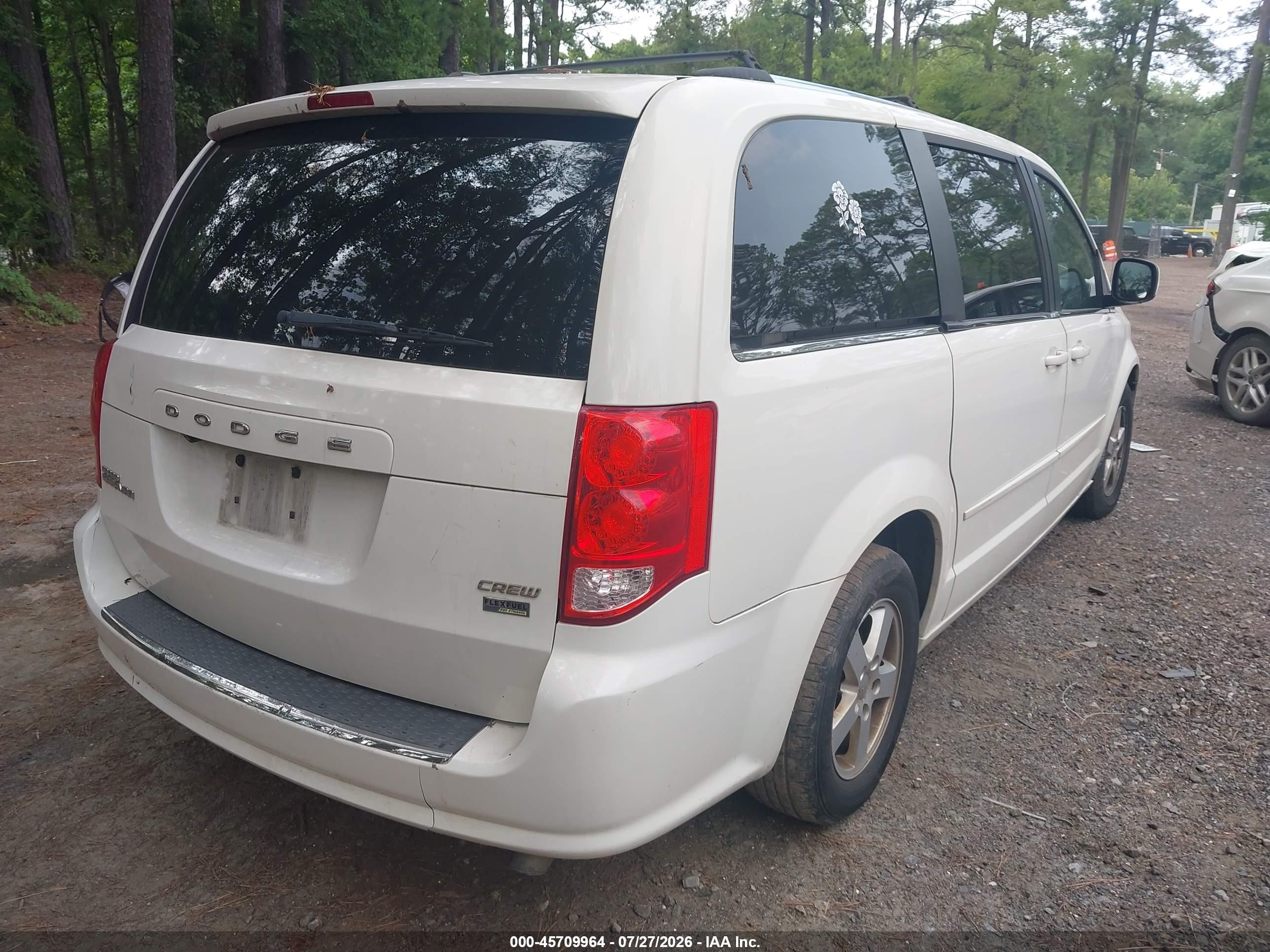 2011 Dodge Grand Caravan Crew White vin: 2D4RN5DG9BR718879