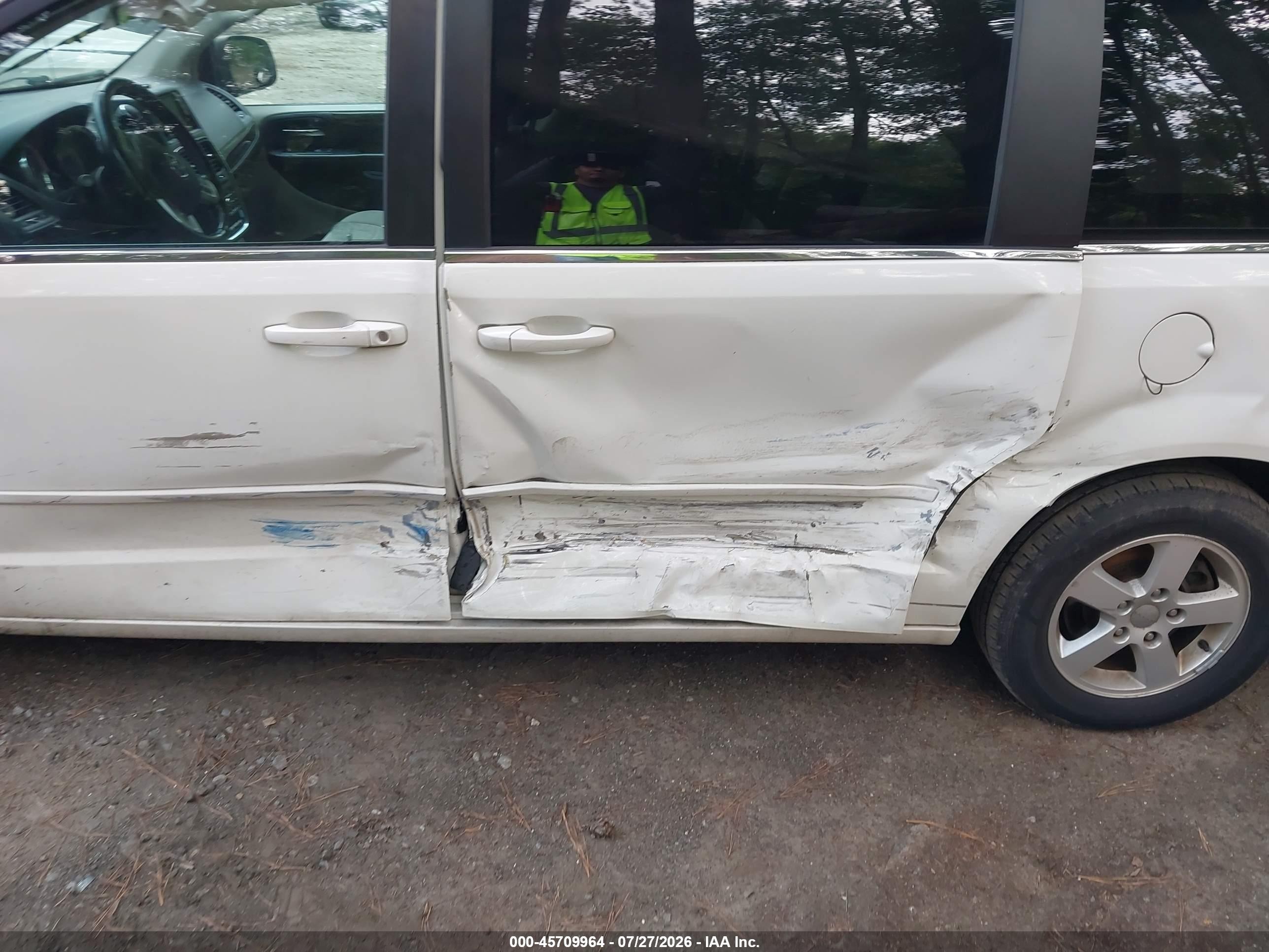 2011 Dodge Grand Caravan Crew White vin: 2D4RN5DG9BR718879