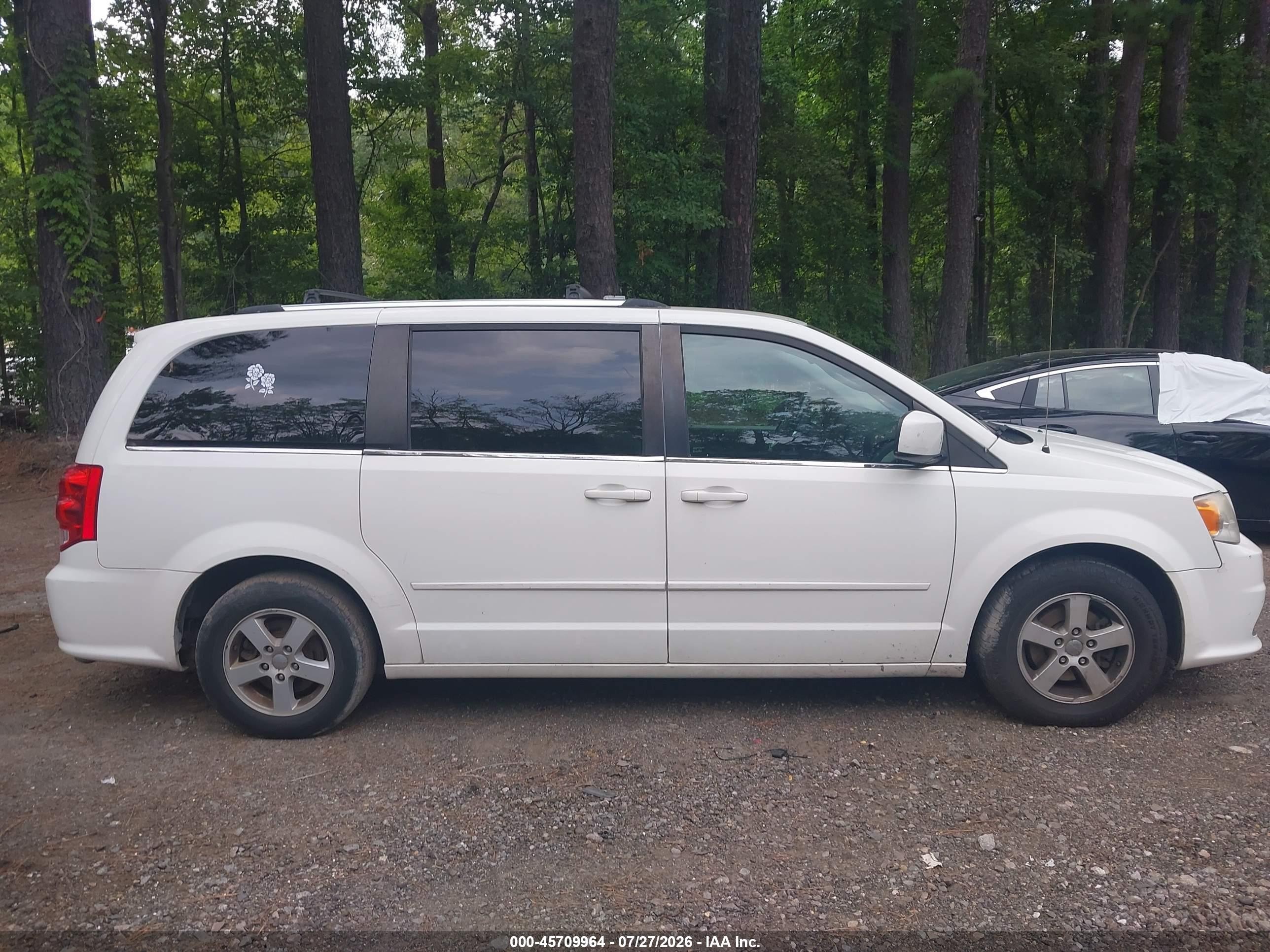 2011 Dodge Grand Caravan Crew White vin: 2D4RN5DG9BR718879