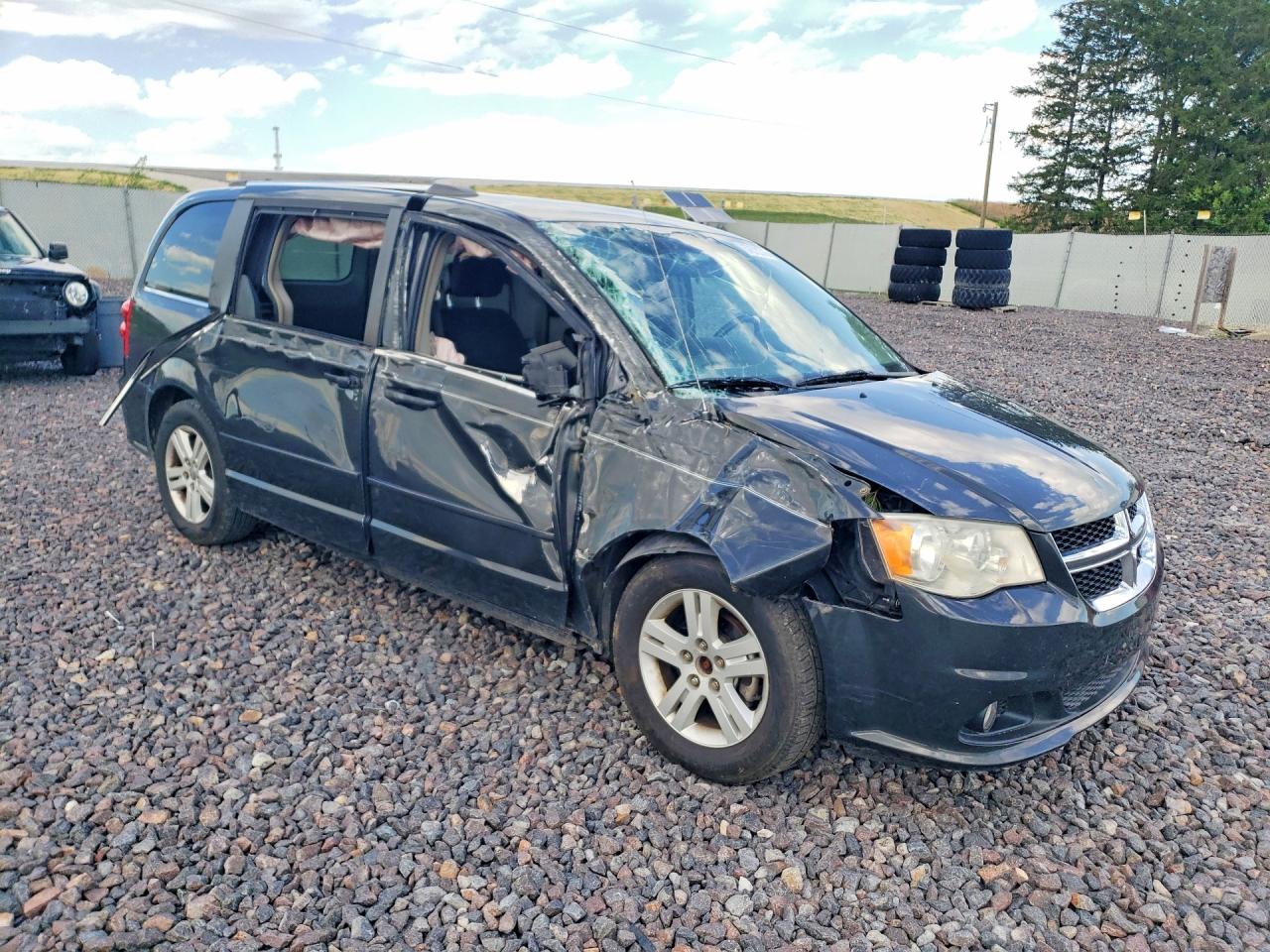 2011 Dodge Grand Caravan Crew Black vin: 2D4RN5DG9BR767581