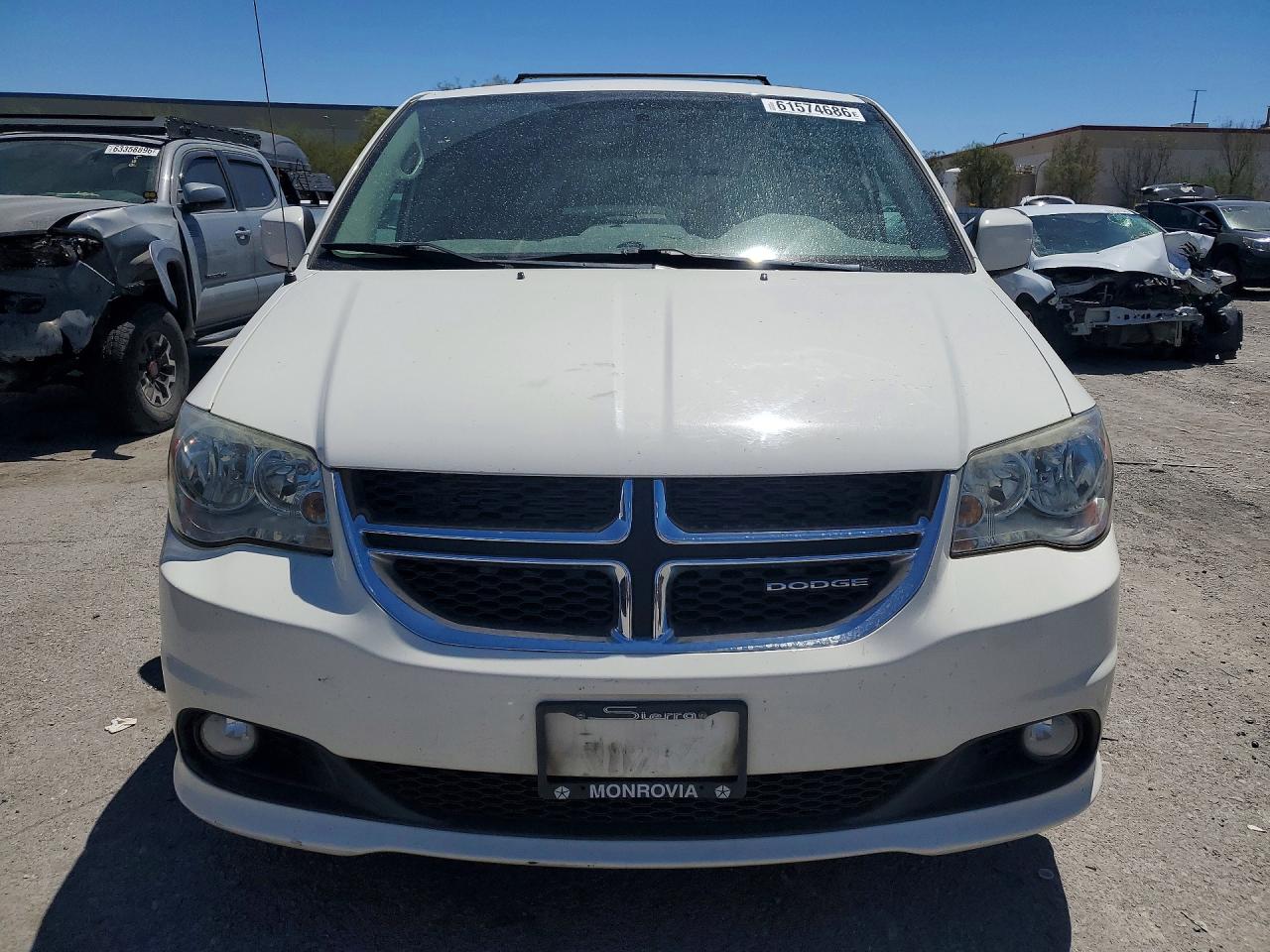 2011 Dodge Grand Caravan Crew White vin: 2D4RN5DG9BR791234
