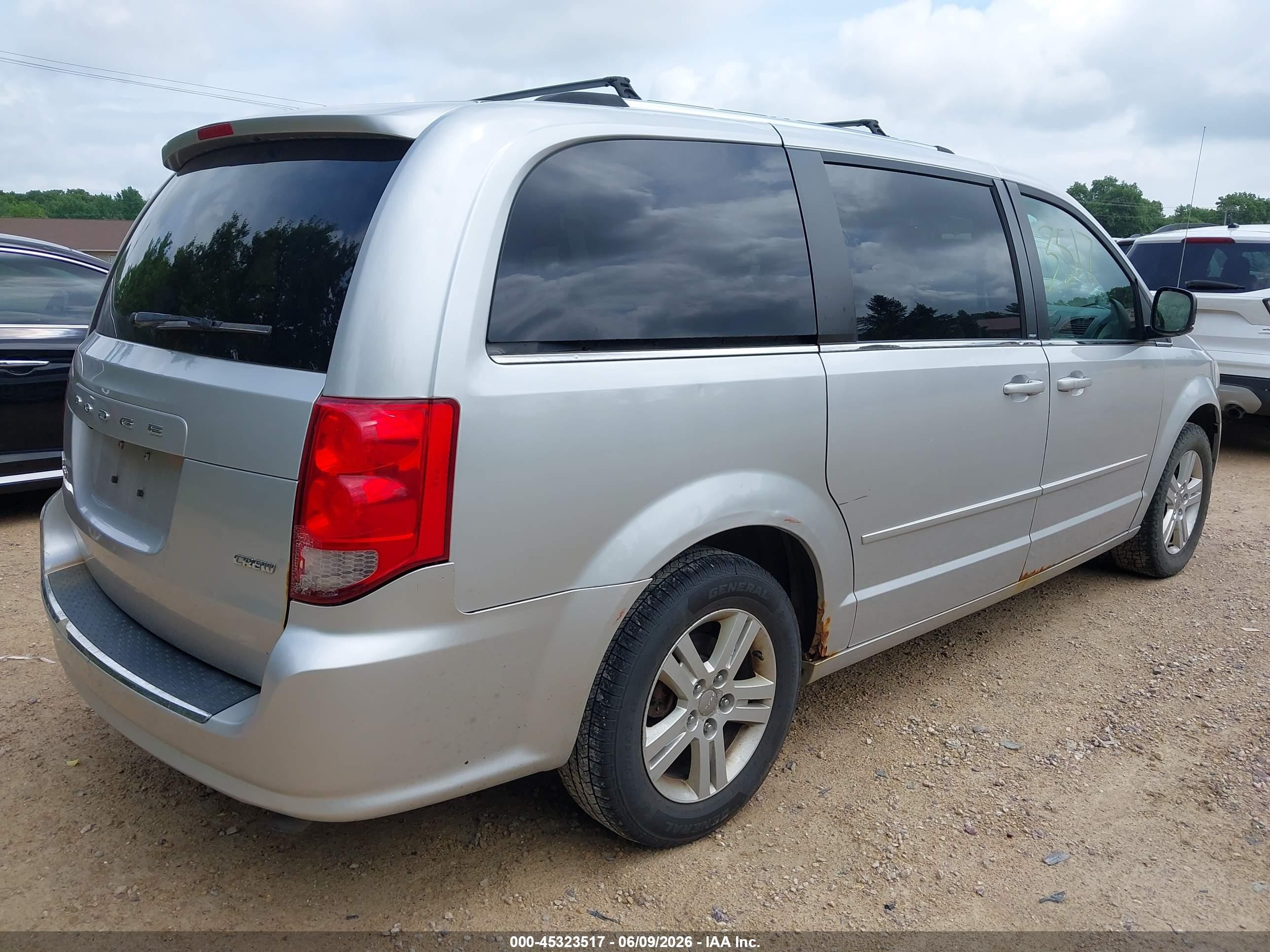 2011 Dodge Grand Caravan Crew Silver vin: 2D4RN5DGXBR629225