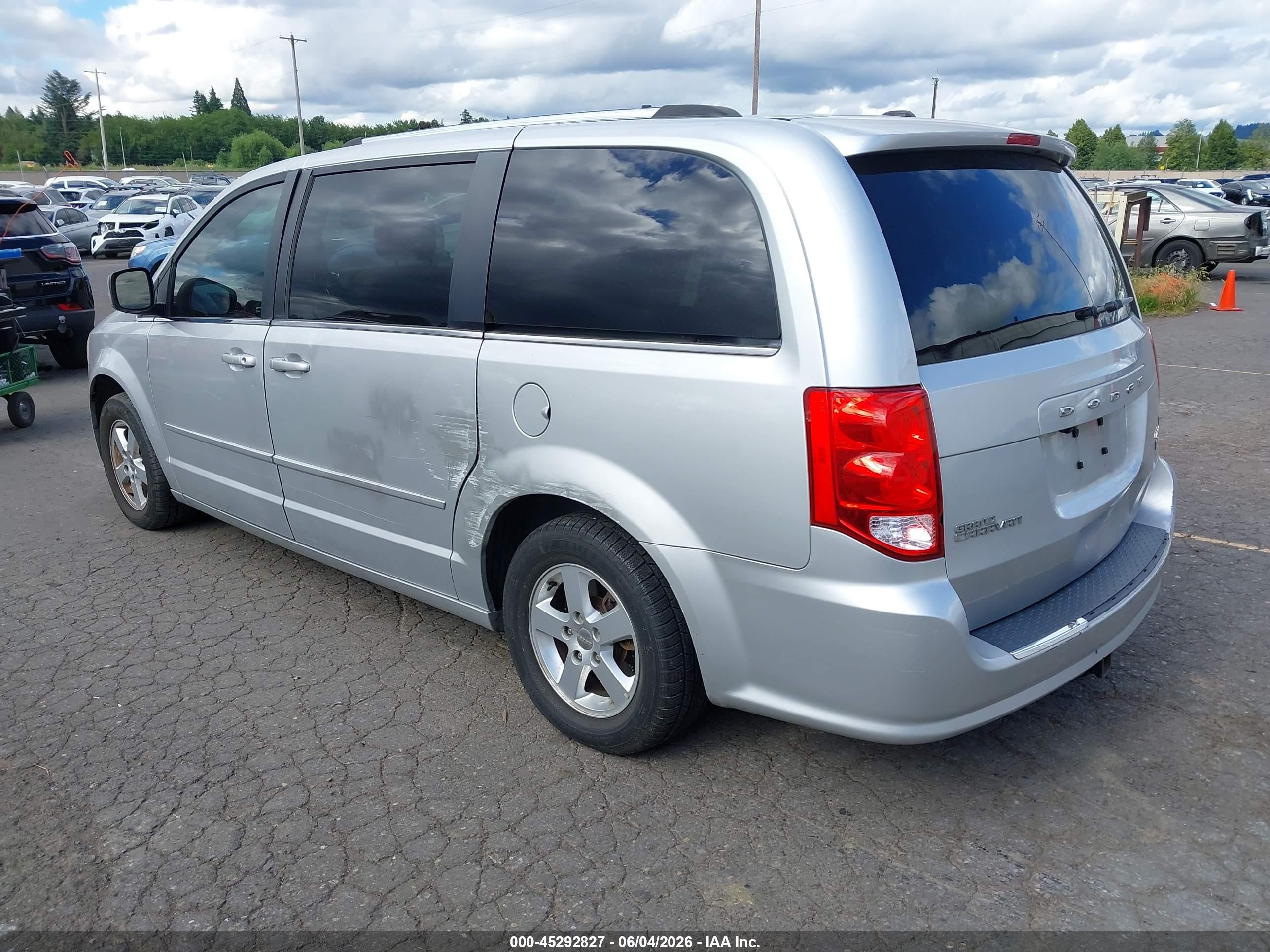 2011 Dodge Grand Caravan Crew Silver vin: 2D4RN5DGXBR649717