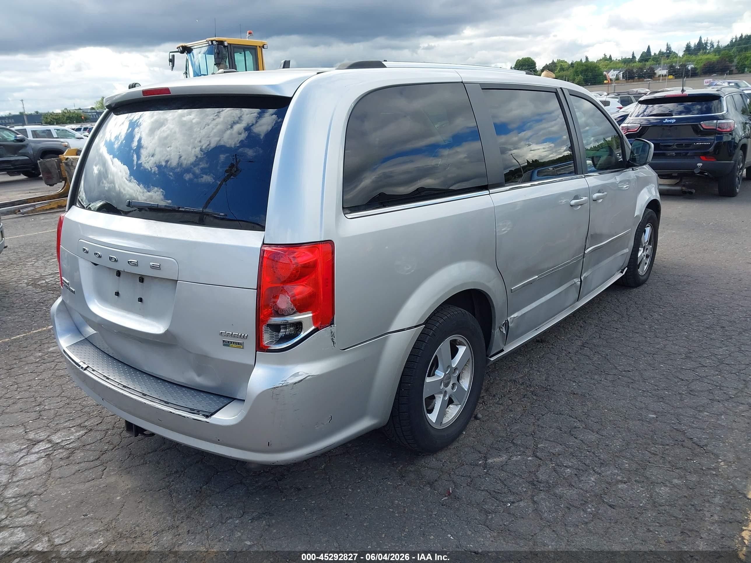 2011 Dodge Grand Caravan Crew Silver vin: 2D4RN5DGXBR649717