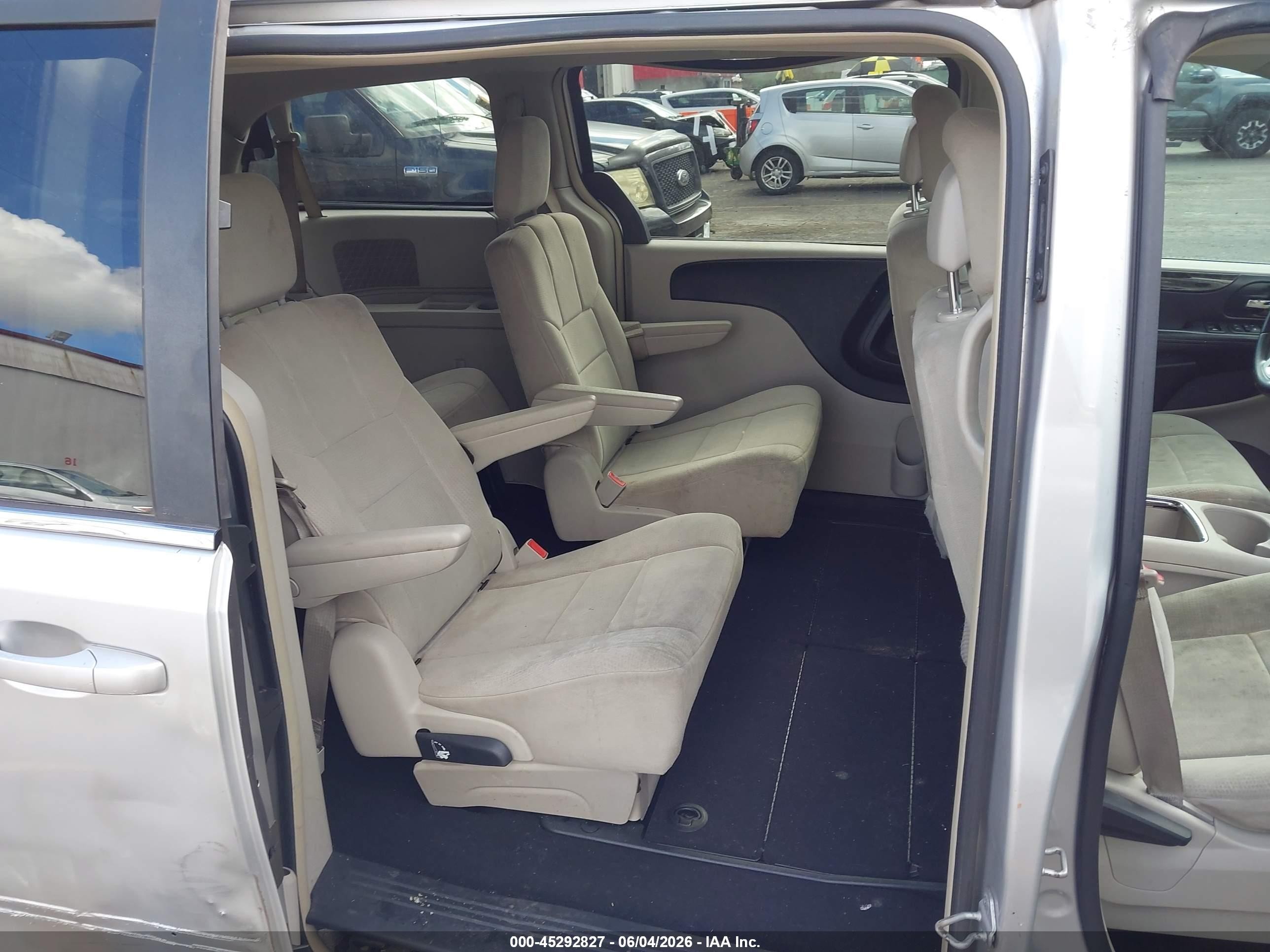 2011 Dodge Grand Caravan Crew Silver vin: 2D4RN5DGXBR649717
