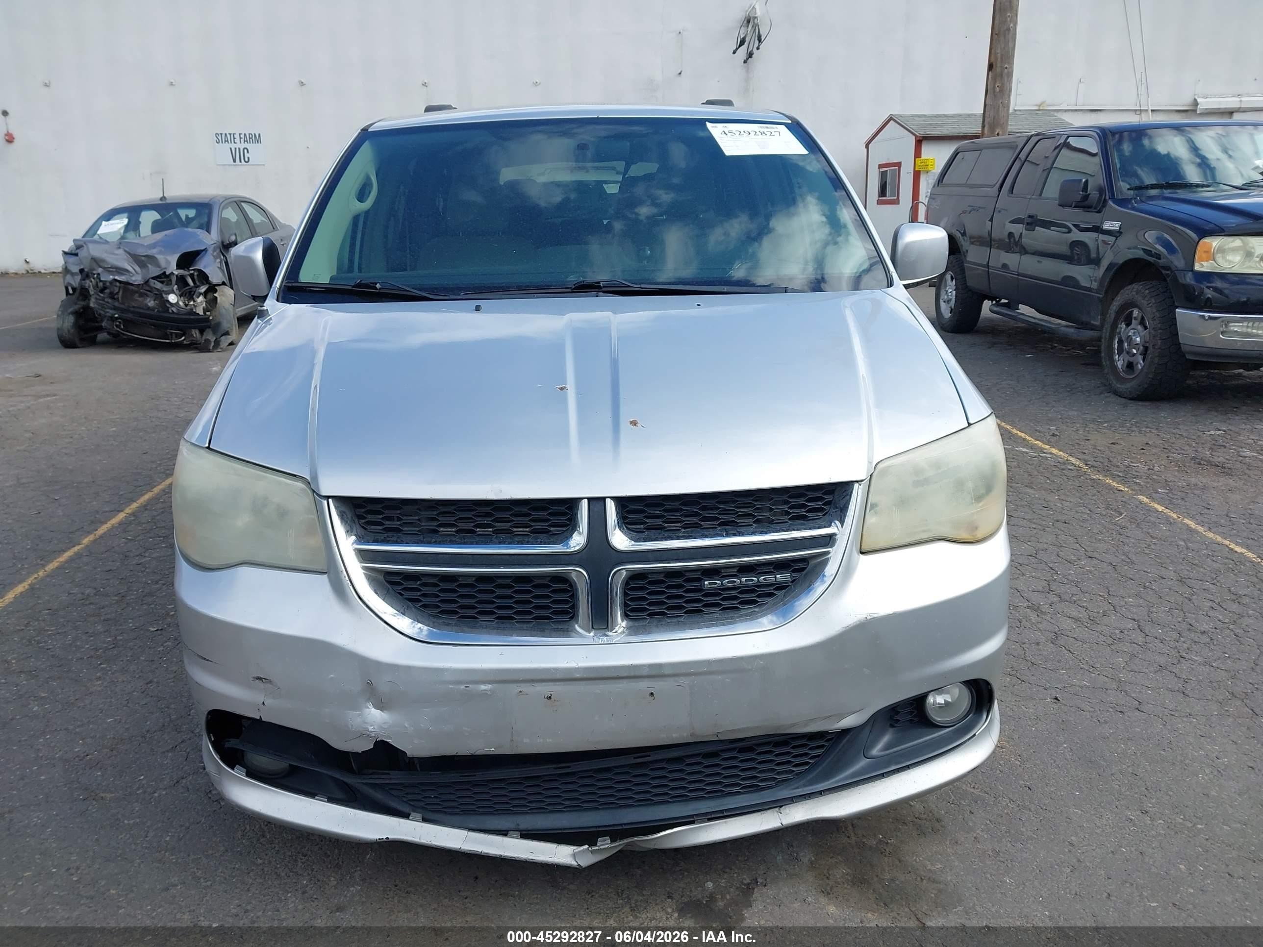 2011 Dodge Grand Caravan Crew Silver vin: 2D4RN5DGXBR649717