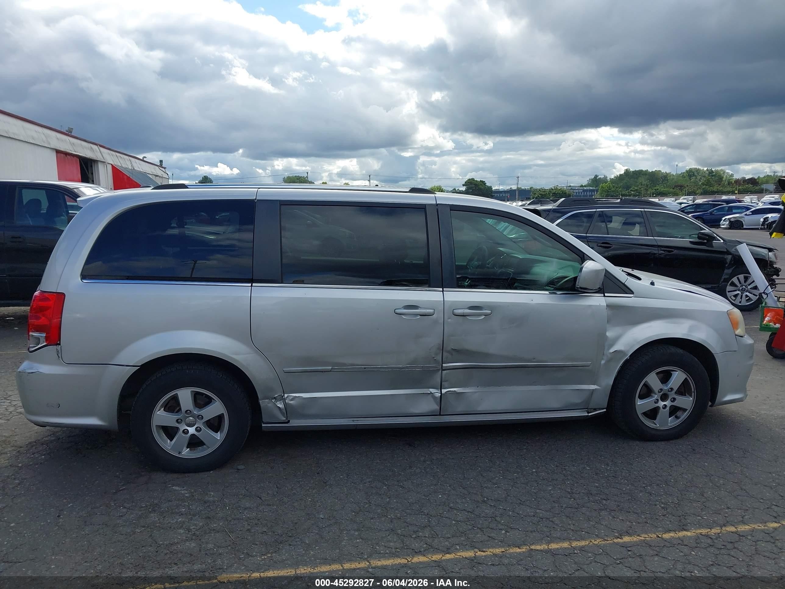 2011 Dodge Grand Caravan Crew Silver vin: 2D4RN5DGXBR649717