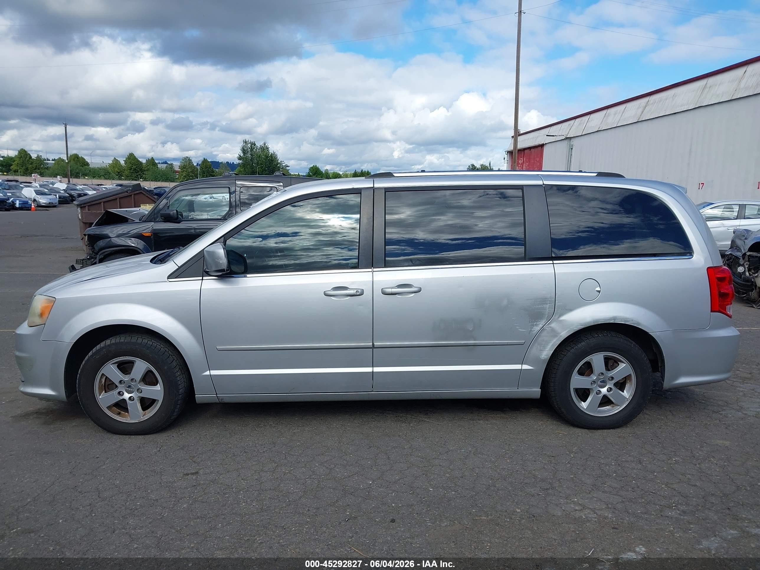 2011 Dodge Grand Caravan Crew Silver vin: 2D4RN5DGXBR649717