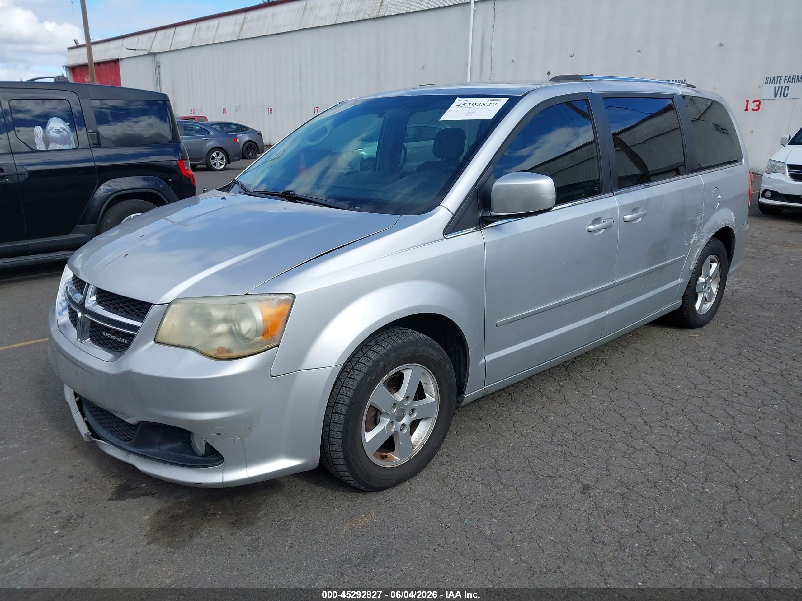2011 Dodge Grand Caravan Crew Silver vin: 2D4RN5DGXBR649717