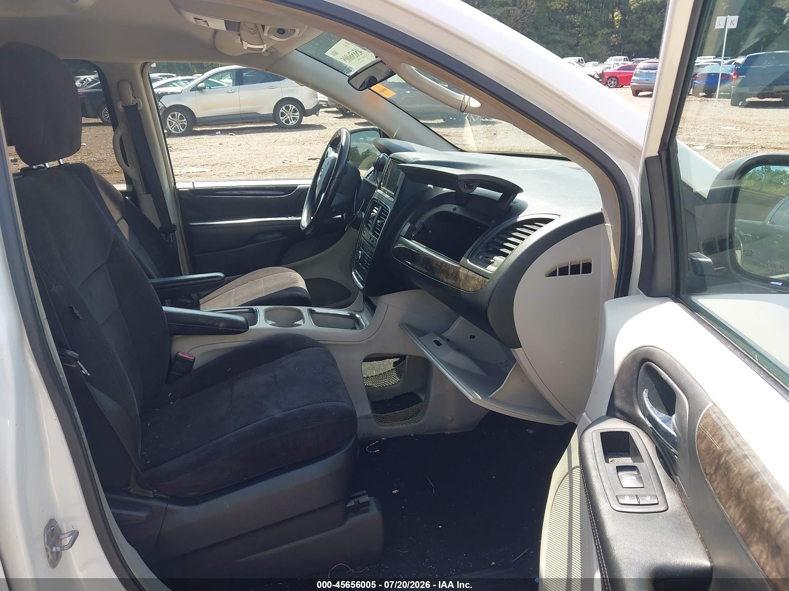 2011 Dodge Grand Caravan Crew White vin: 2D4RN5DGXBR657767