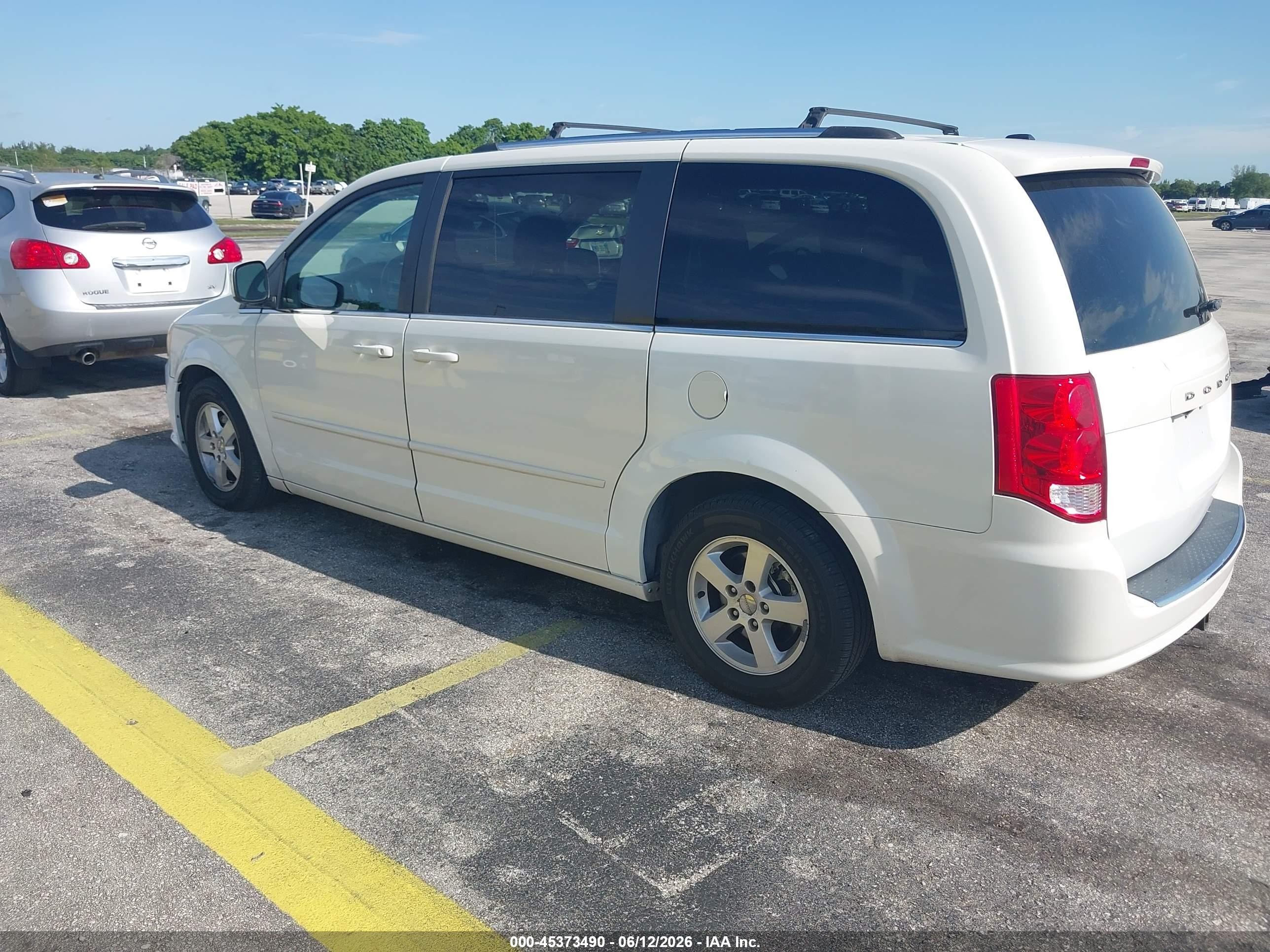 2011 Dodge Grand Caravan Crew White vin: 2D4RN5DGXBR678487