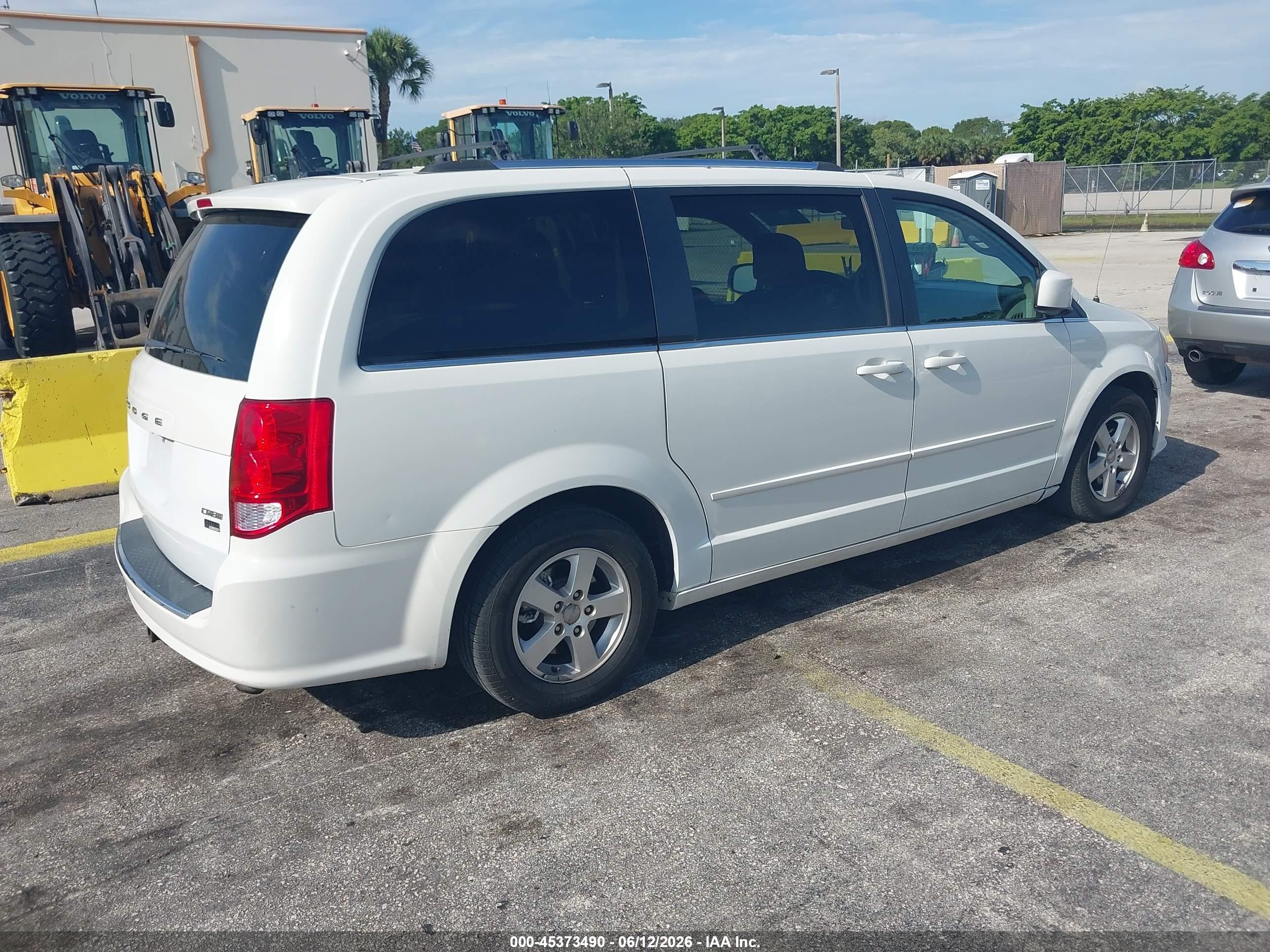 2011 Dodge Grand Caravan Crew White vin: 2D4RN5DGXBR678487