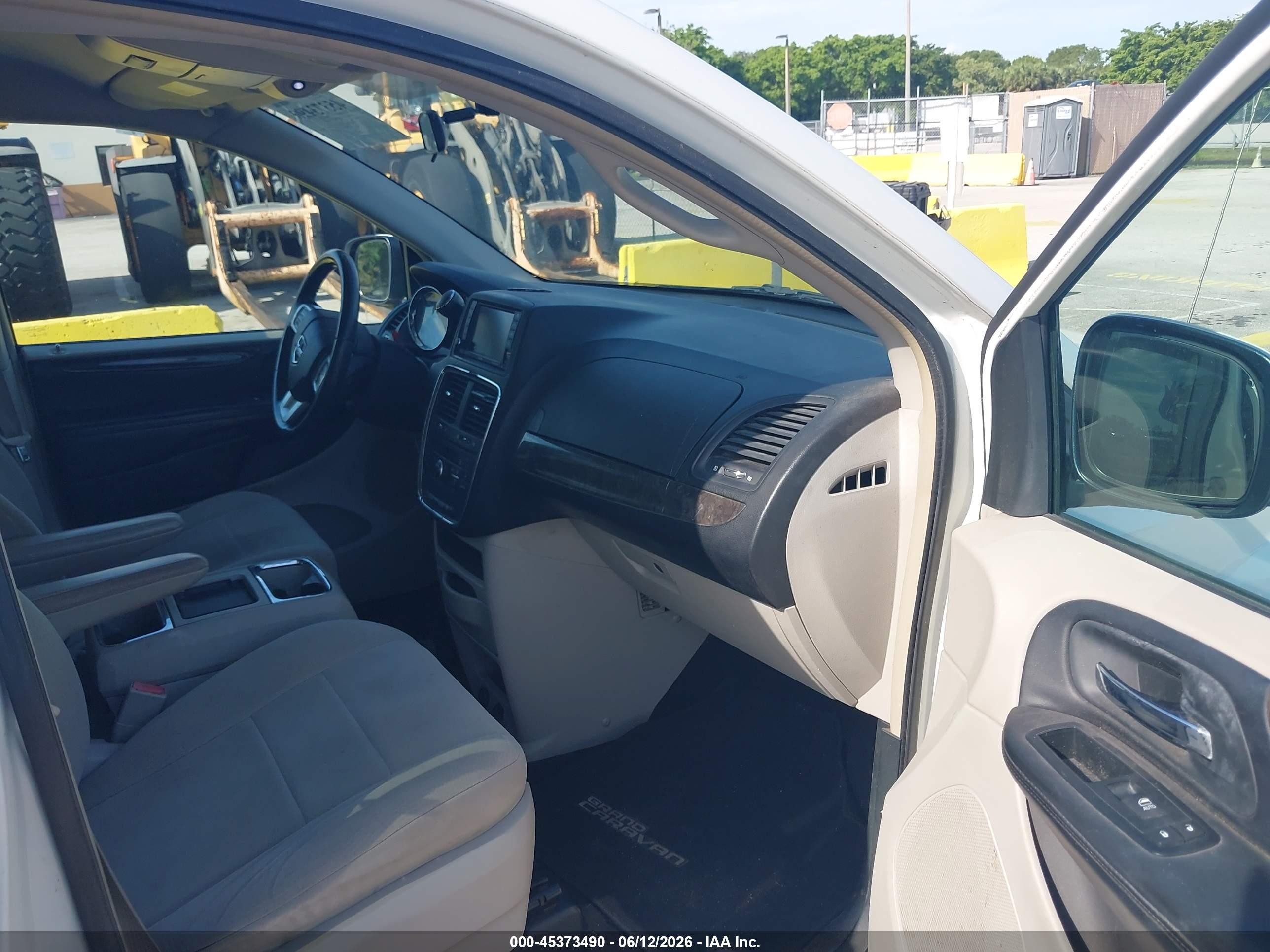 2011 Dodge Grand Caravan Crew White vin: 2D4RN5DGXBR678487