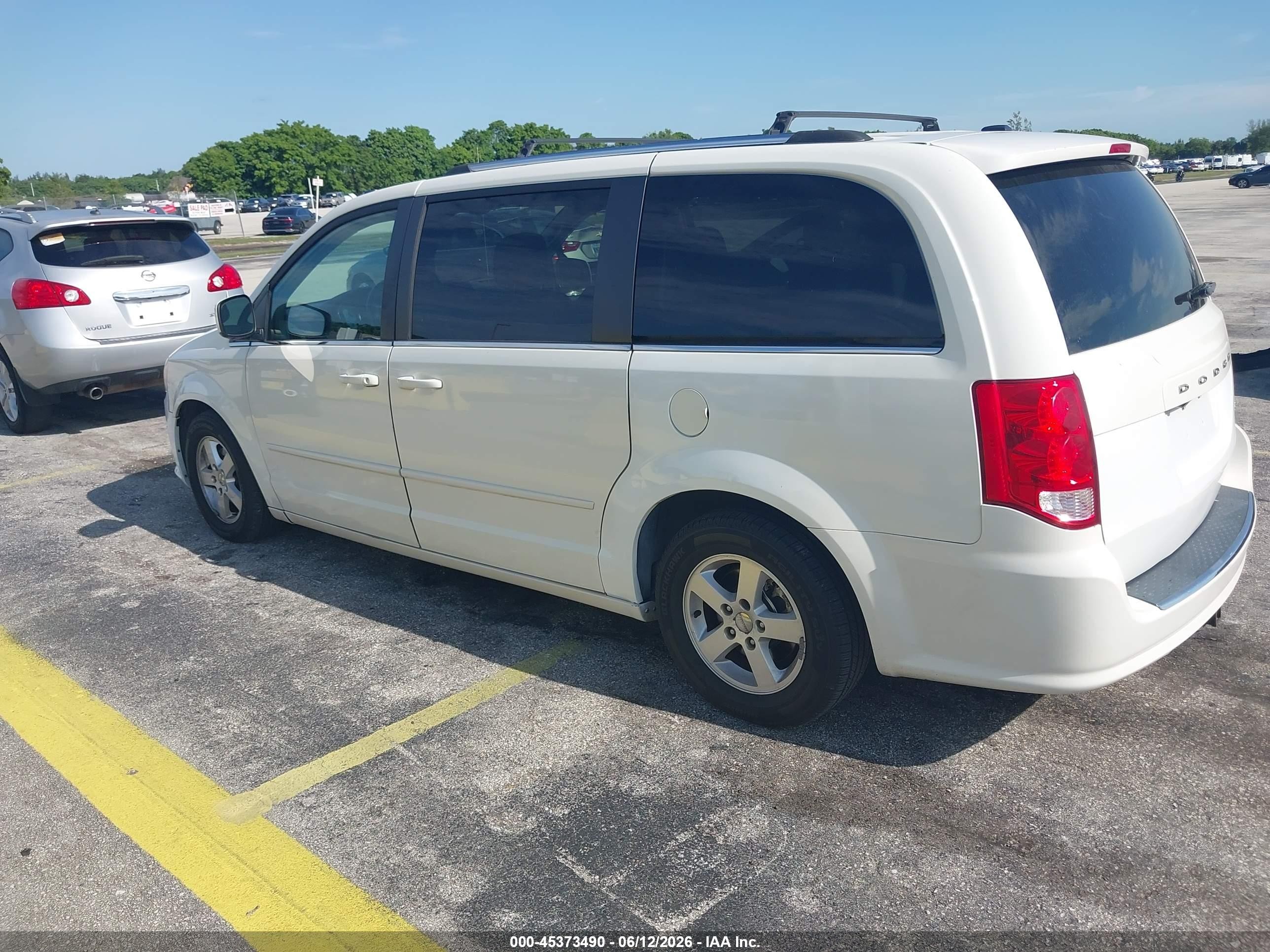 2011 Dodge Grand Caravan Crew White vin: 2D4RN5DGXBR678487