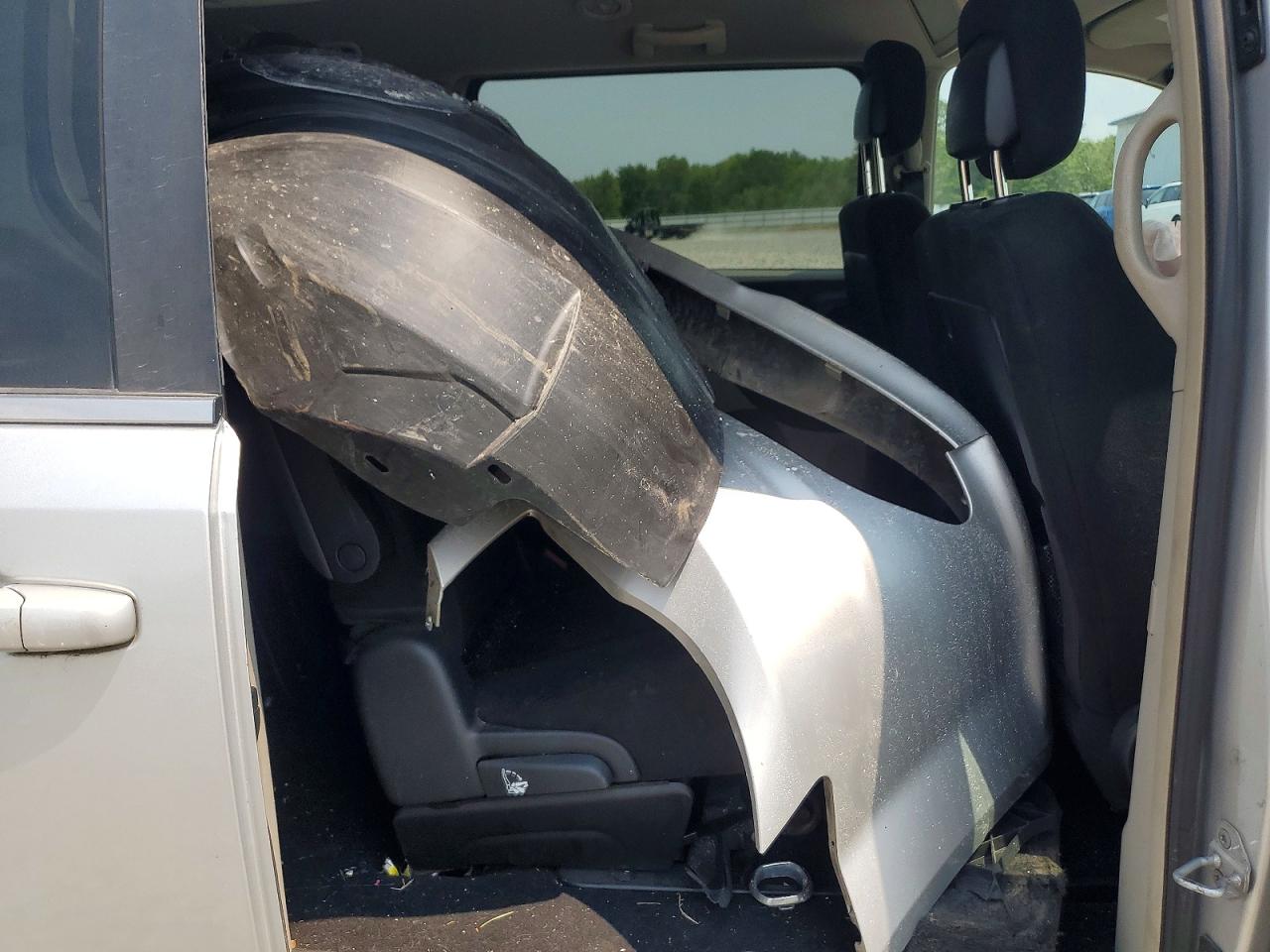 2011 Dodge Grand Caravan Crew Silver vin: 2D4RN5DGXBR743922