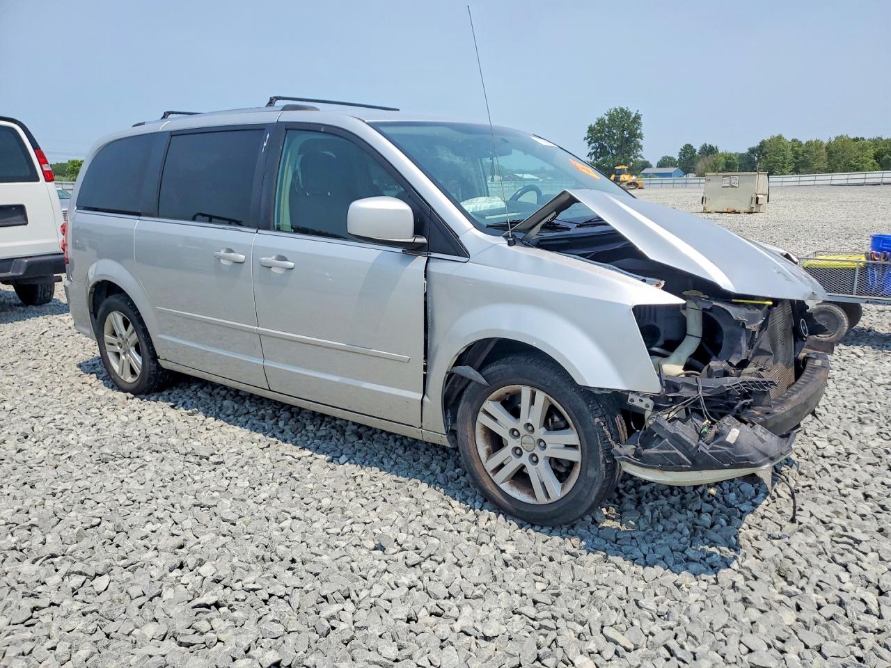 2011 Dodge Grand Caravan Crew Silver vin: 2D4RN5DGXBR743922