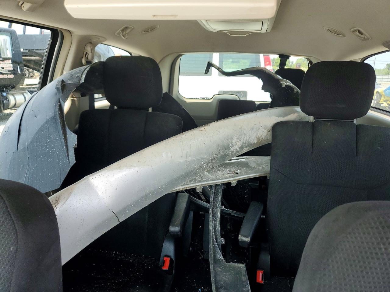 2011 Dodge Grand Caravan Crew Silver vin: 2D4RN5DGXBR743922