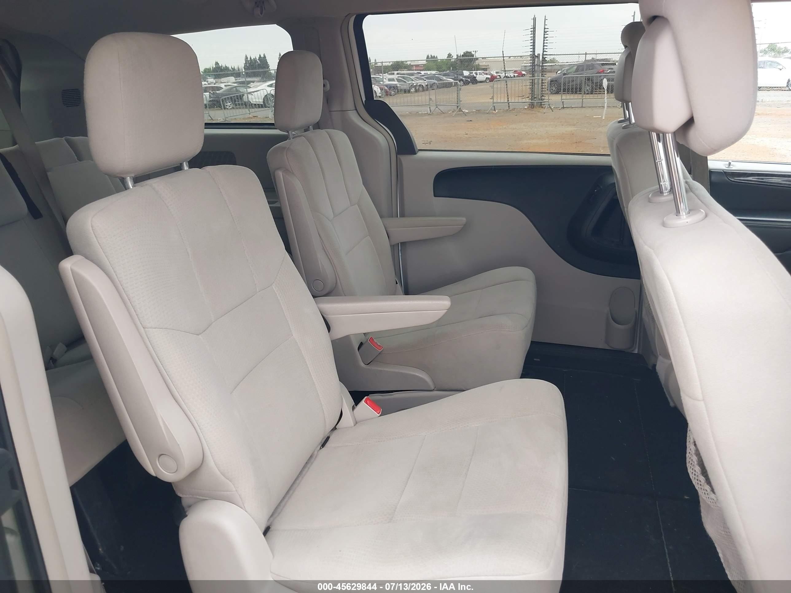 2011 Dodge Grand Caravan Crew White vin: 2D4RN5DGXBR755245