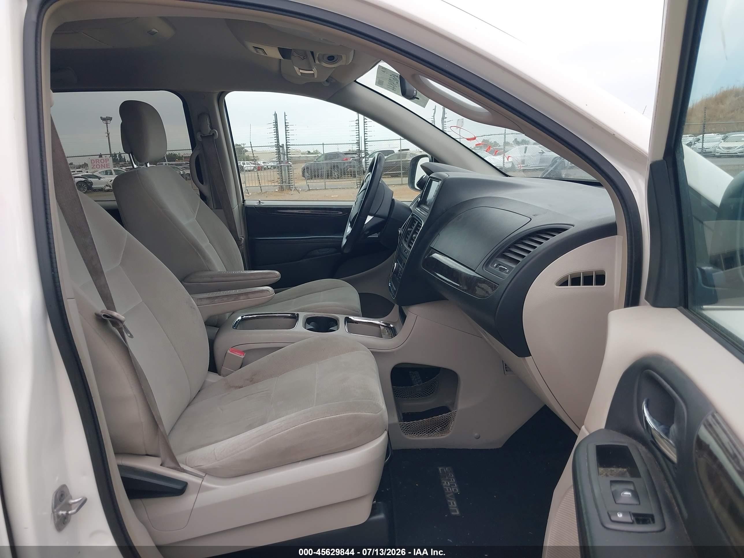 2011 Dodge Grand Caravan Crew White vin: 2D4RN5DGXBR755245