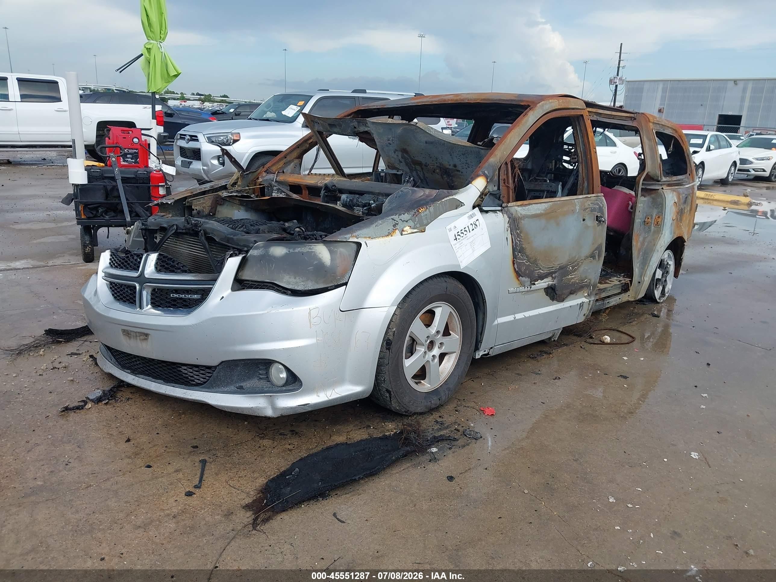 2011 Dodge Grand Caravan Crew Silver vin: 2D4RN5DGXBR755567