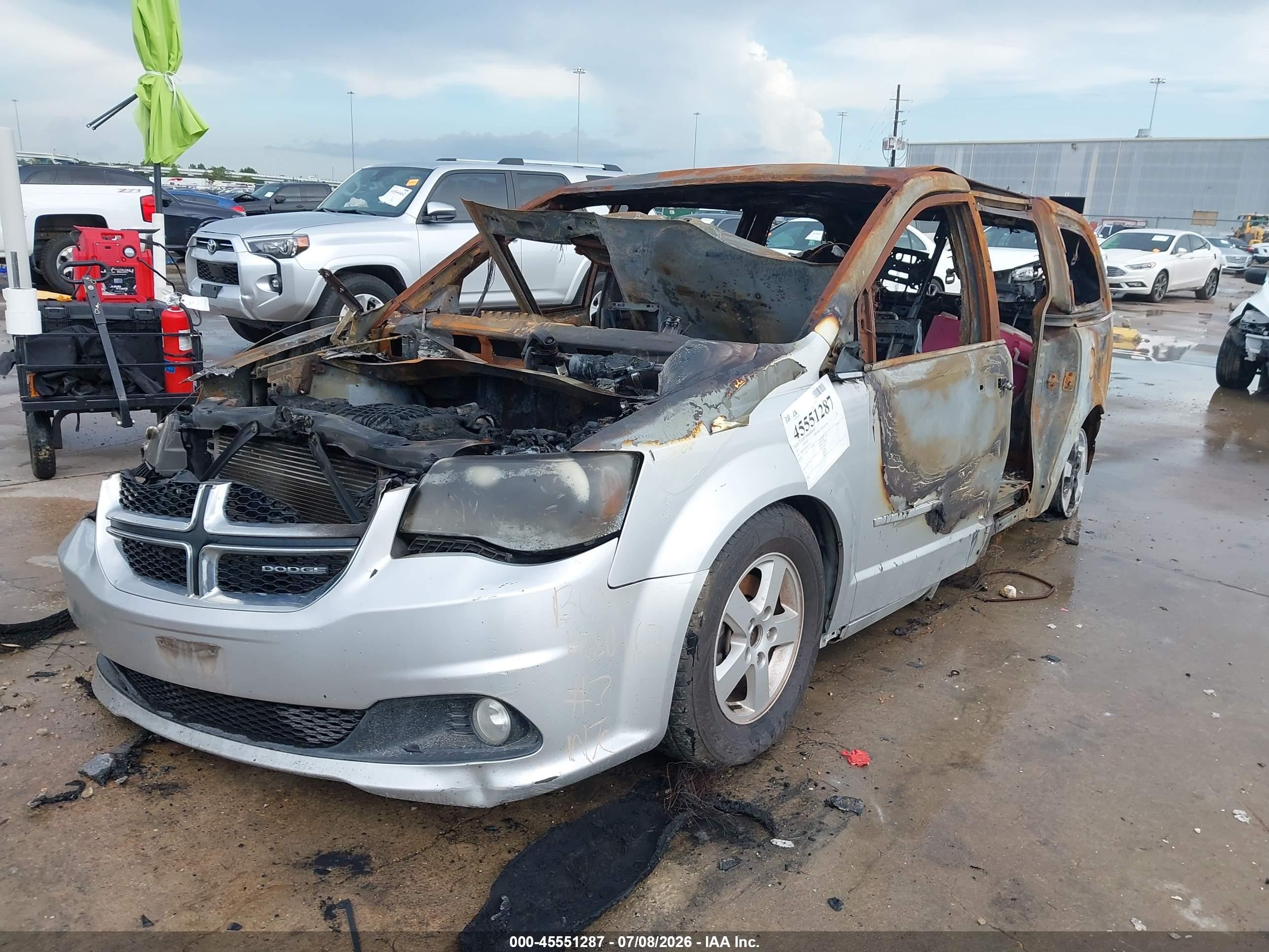 2011 Dodge Grand Caravan Crew Silver vin: 2D4RN5DGXBR755567