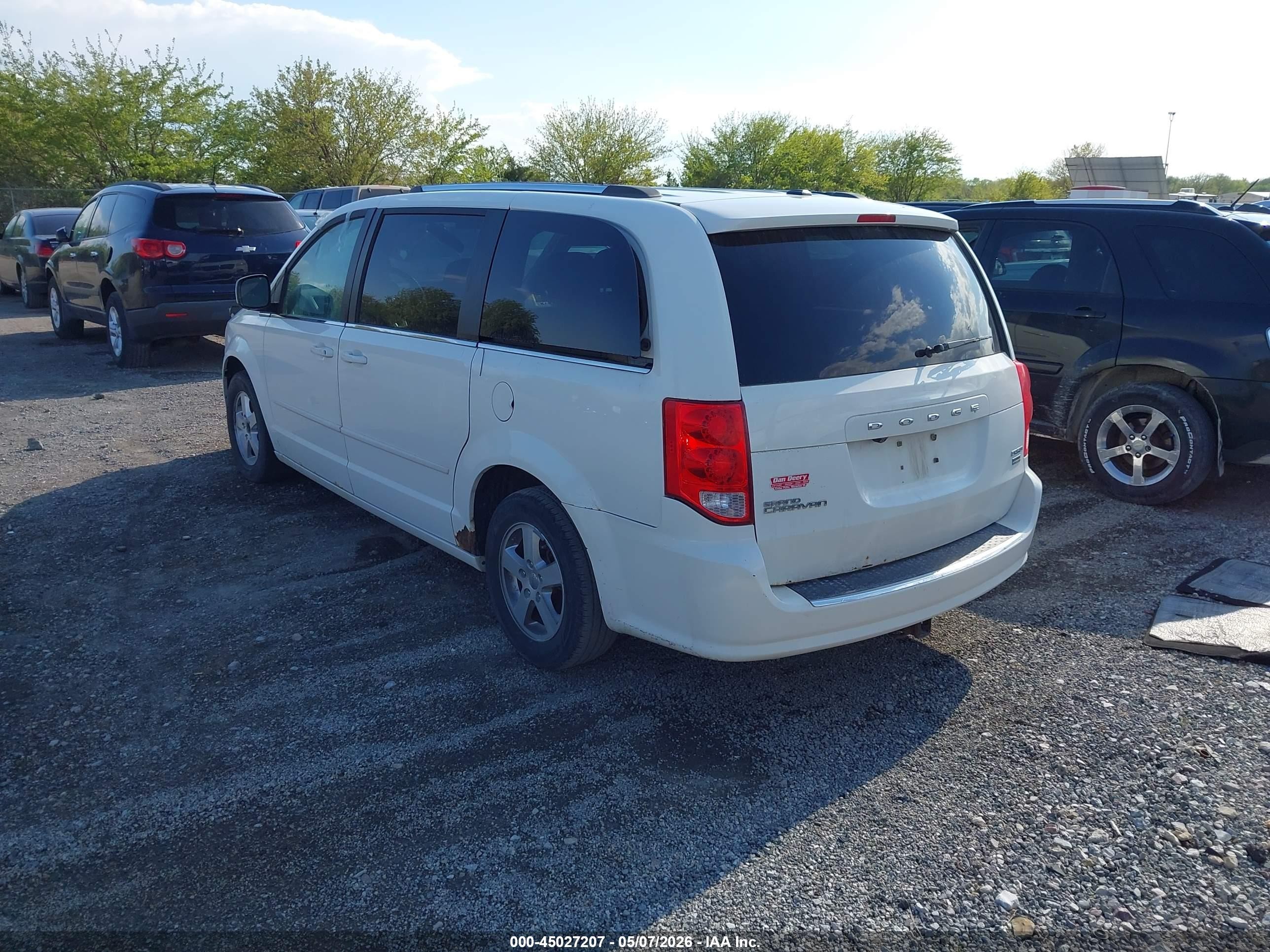 2011 Dodge Grand Caravan Crew White vin: 2D4RN5DGXBR756170