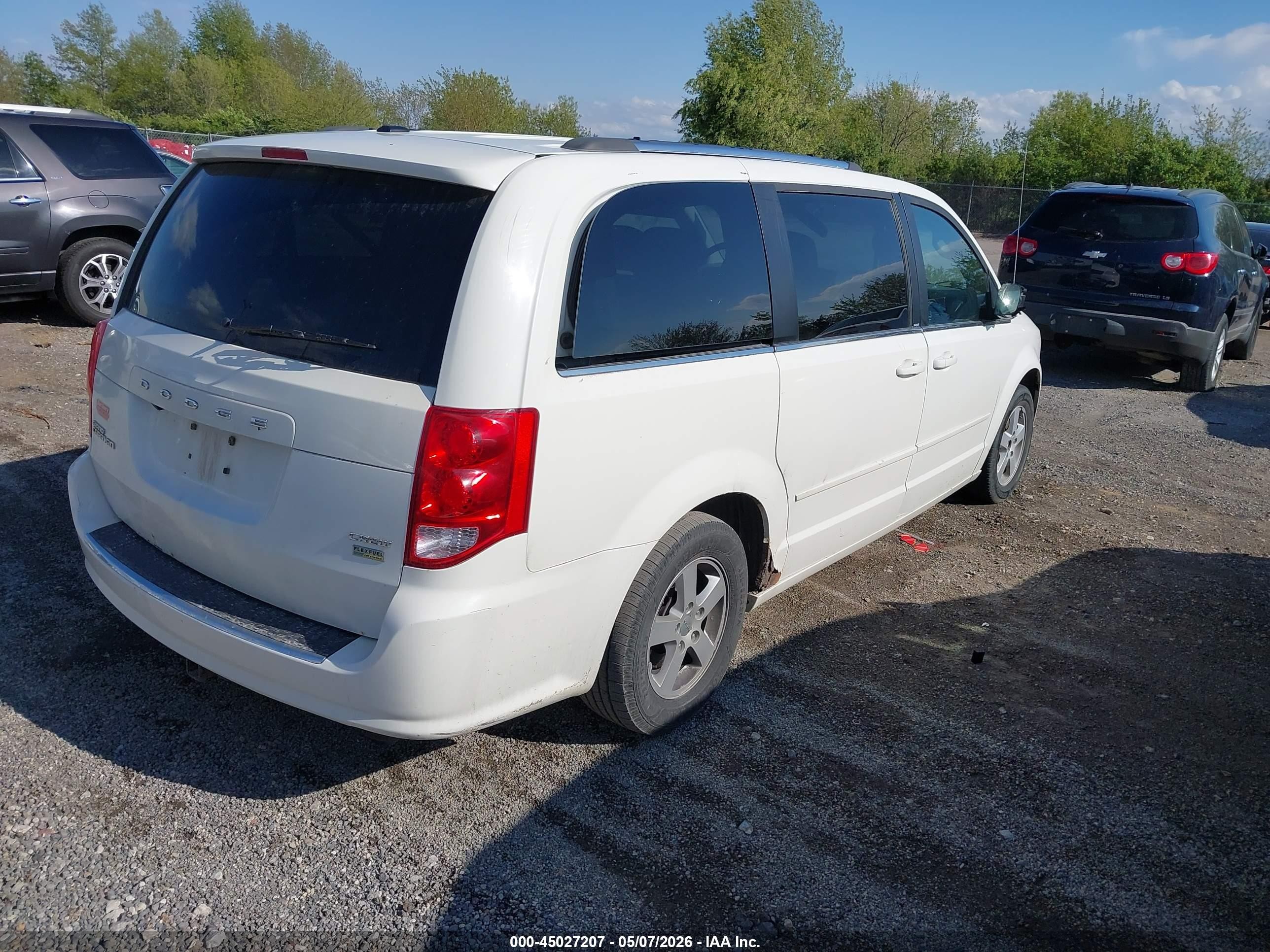 2011 Dodge Grand Caravan Crew White vin: 2D4RN5DGXBR756170